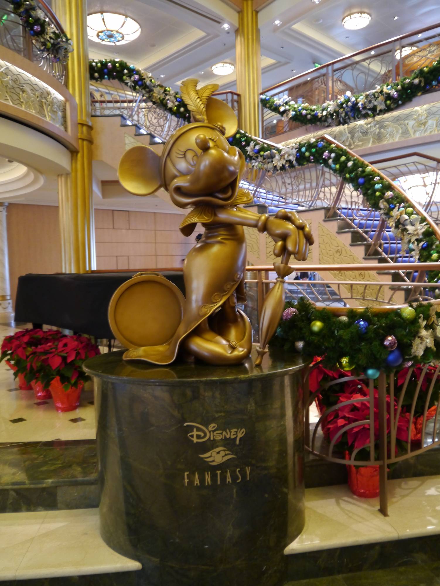 Disney Fantasy - Minnie statue
