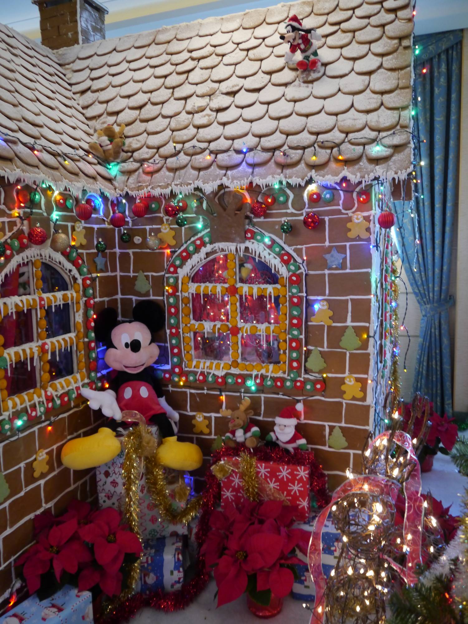 Disney Fantasy - gingerbread house