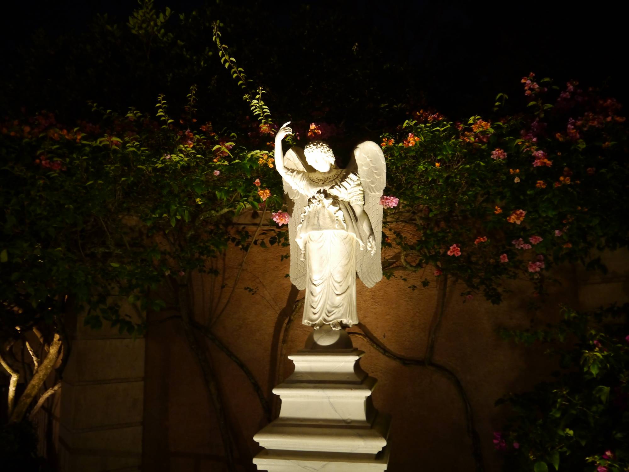 Epcot - Italy statue