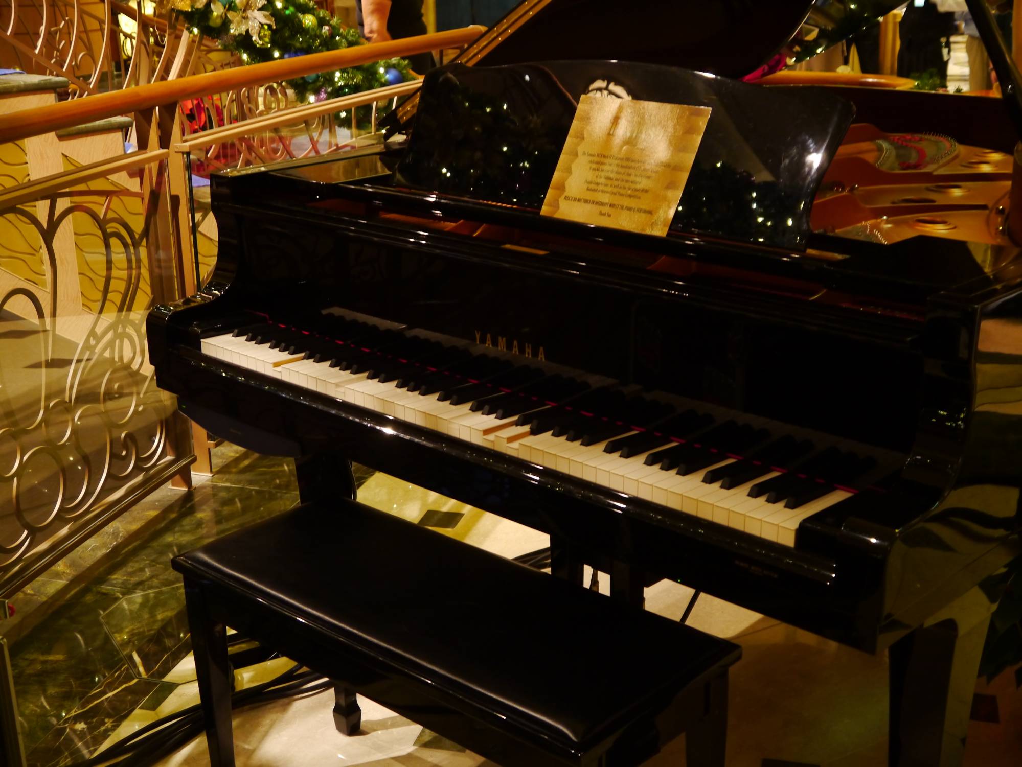 Disney Fantasy - Atrium piano