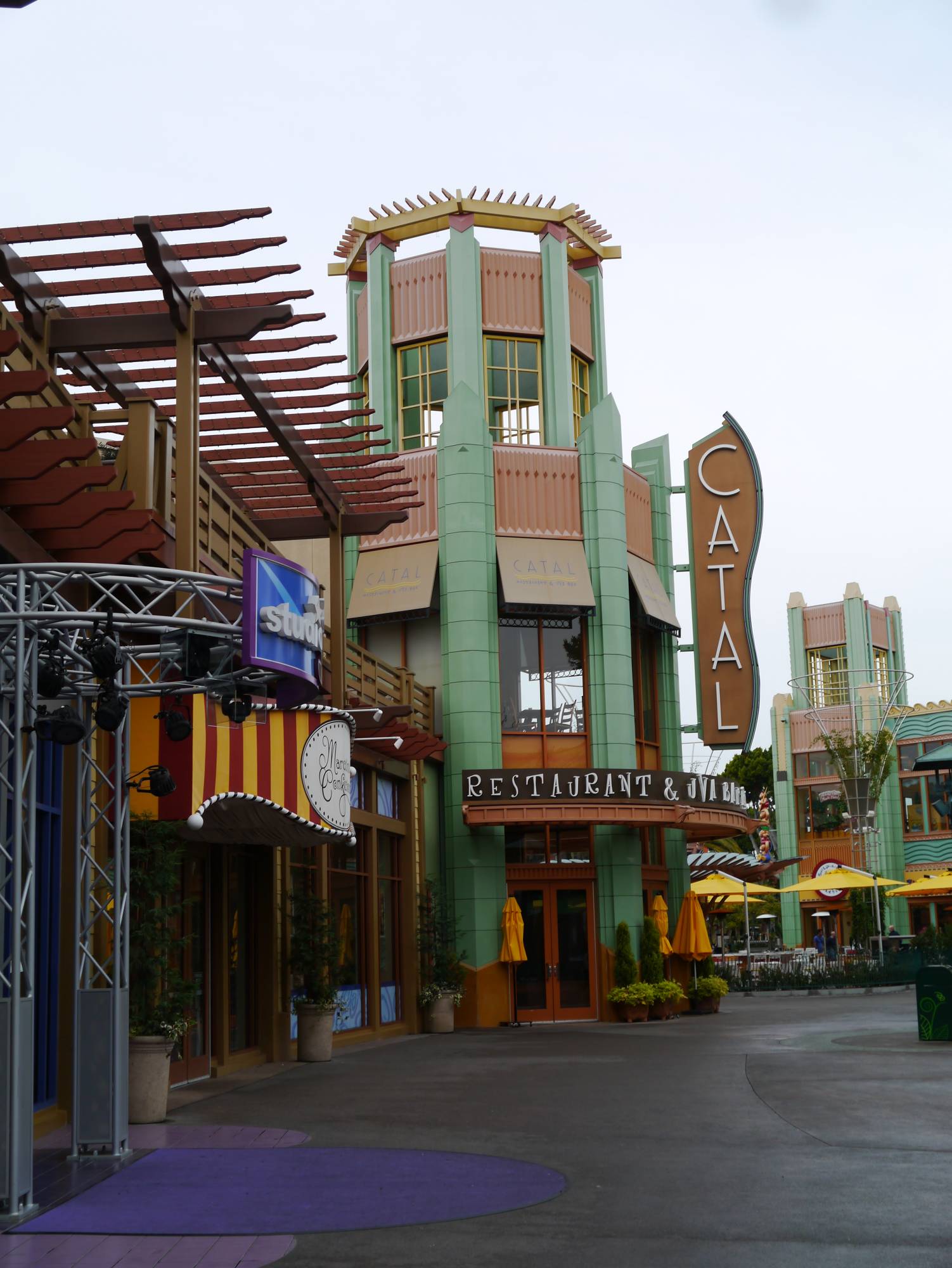 Downtown Disney - Catal area