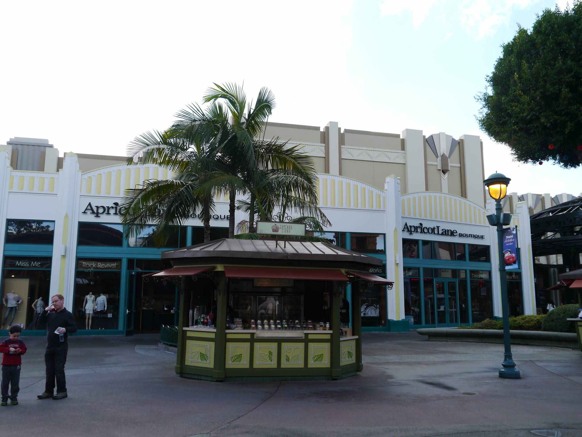 Downtown Disney - Apricot Lane