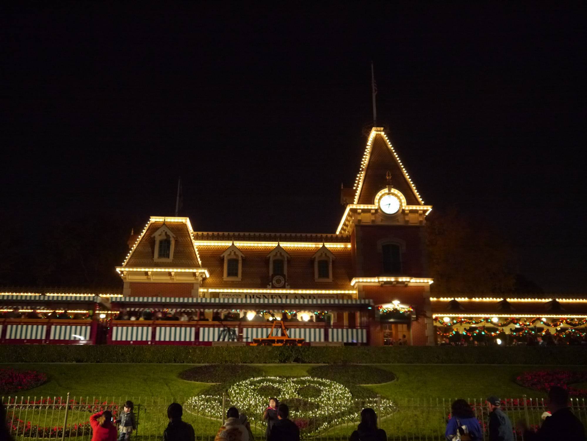 Disneyland Park - entrance at night