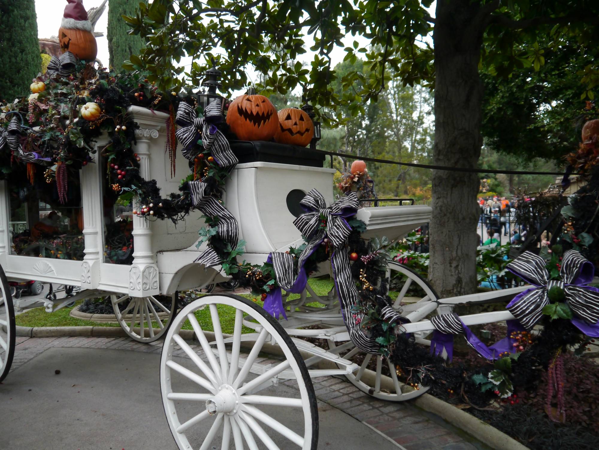 Disneyland Park - Haunted Mansion Holidays