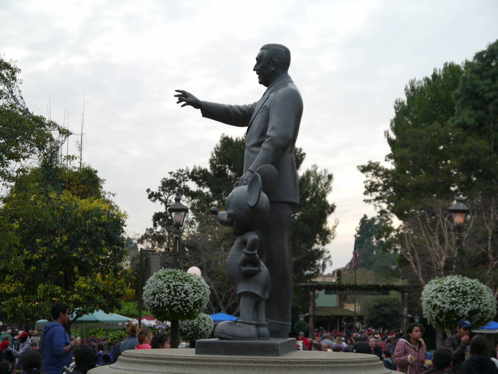 Disneyland Park - Partners statue