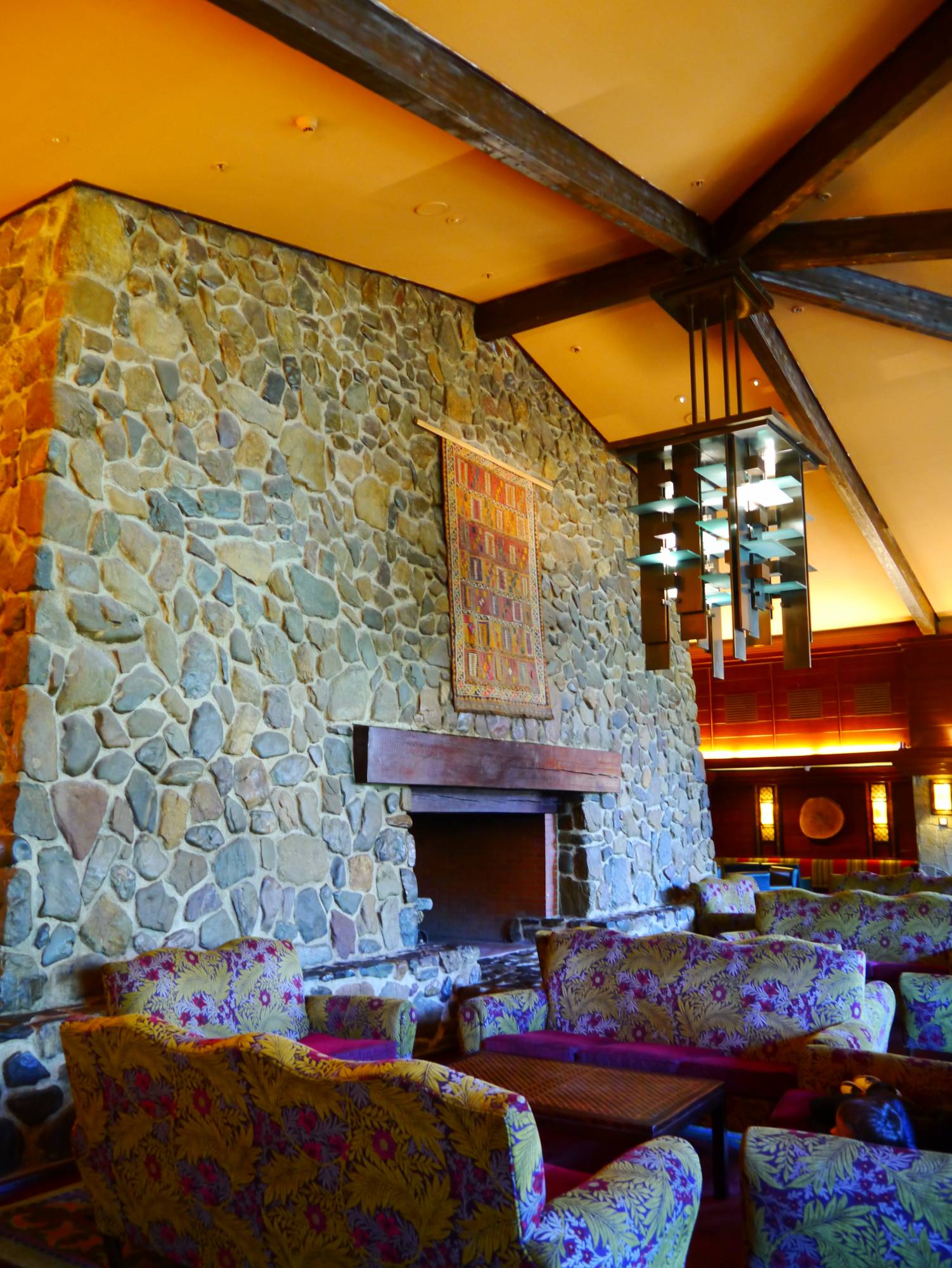 Sequoia Lodge - Redwood Bar and Lounge