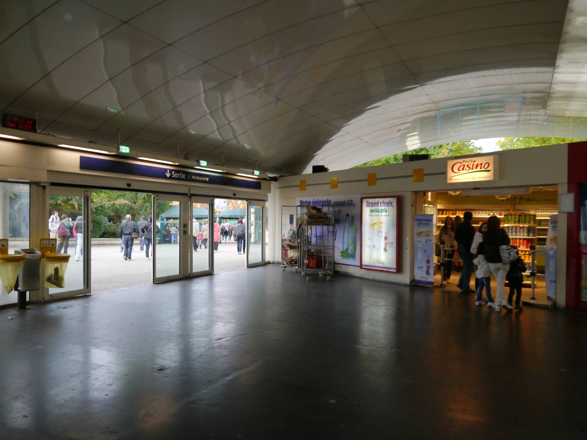 Disneyland Paris - Marne La Vallee station