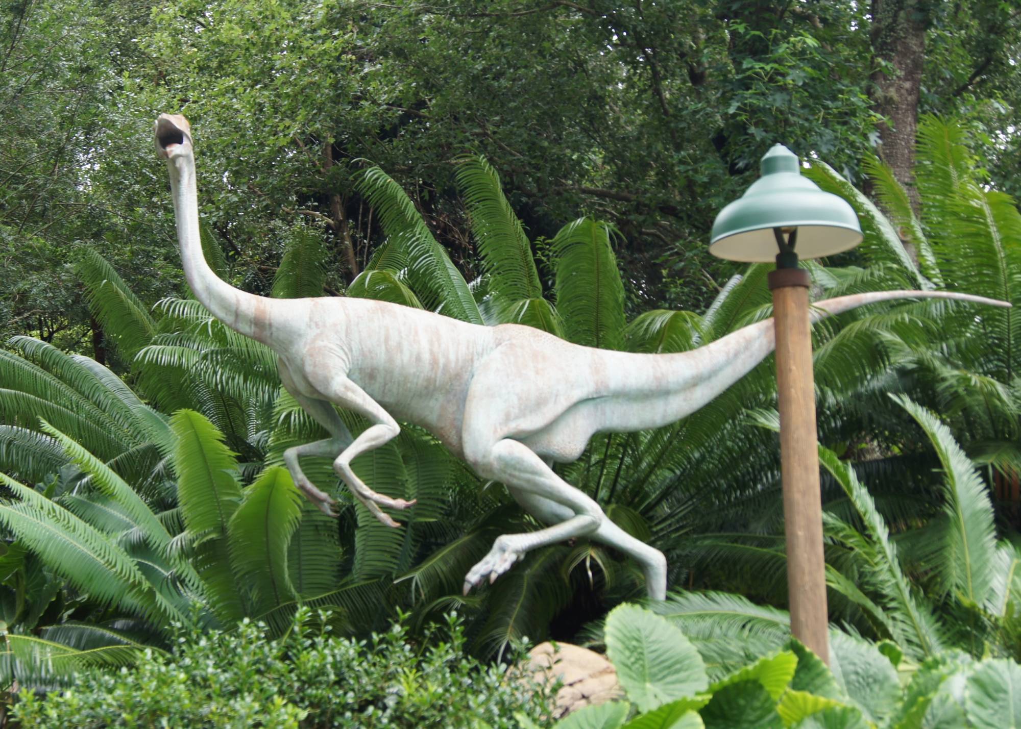 dinosaur statue