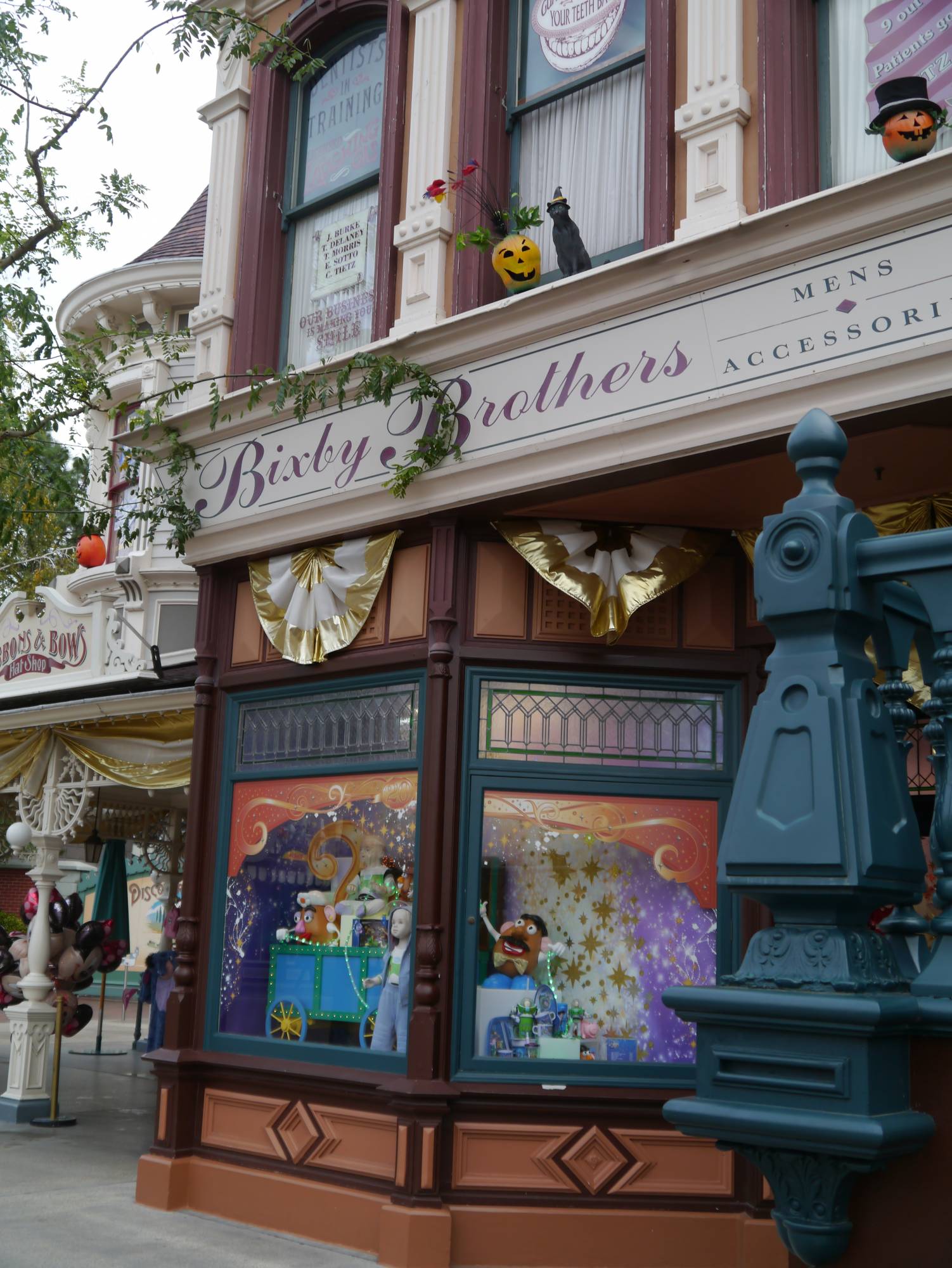 Disneyland Park - Main Street shop