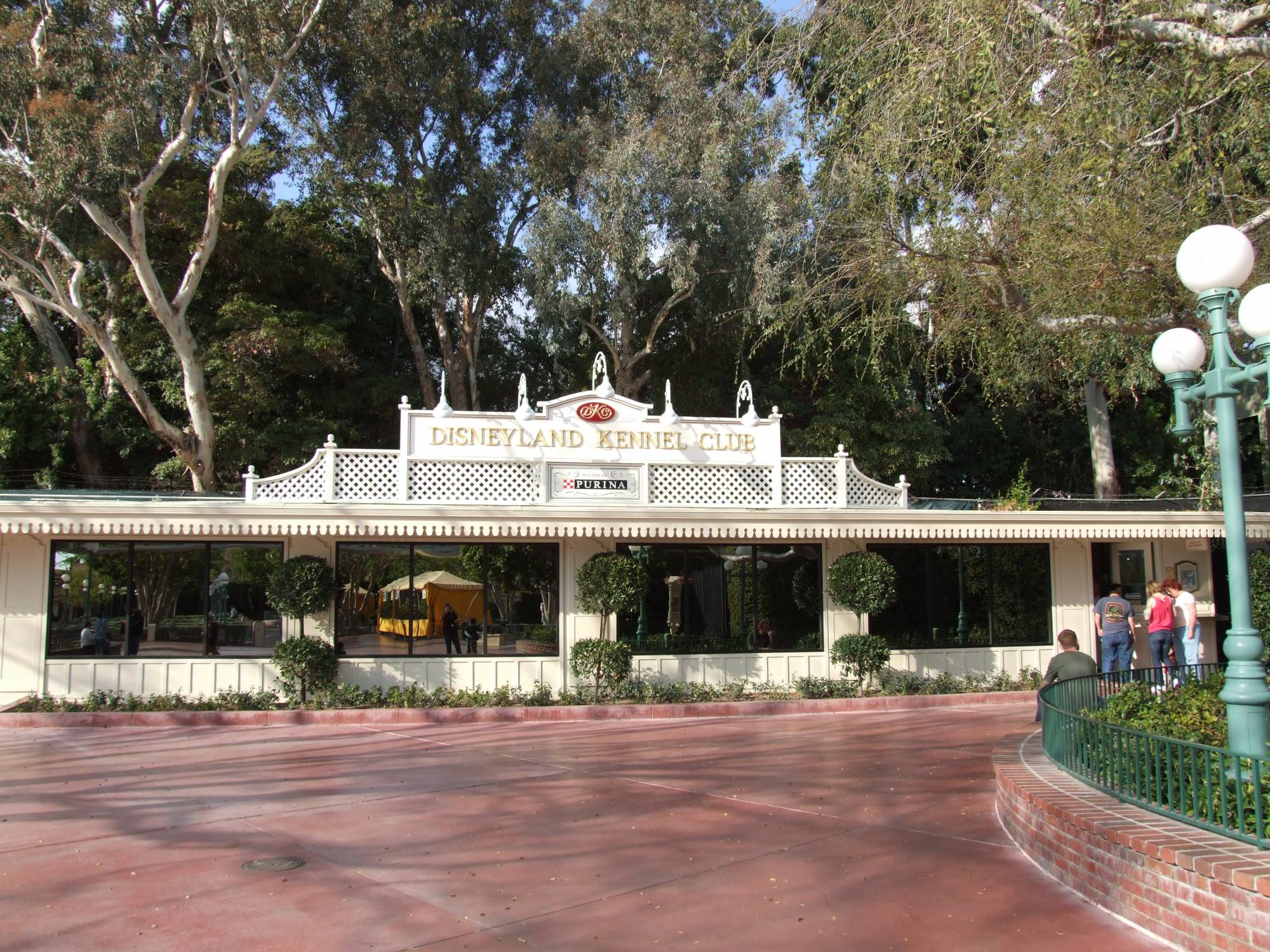Disneyland Resort - Kennel Club