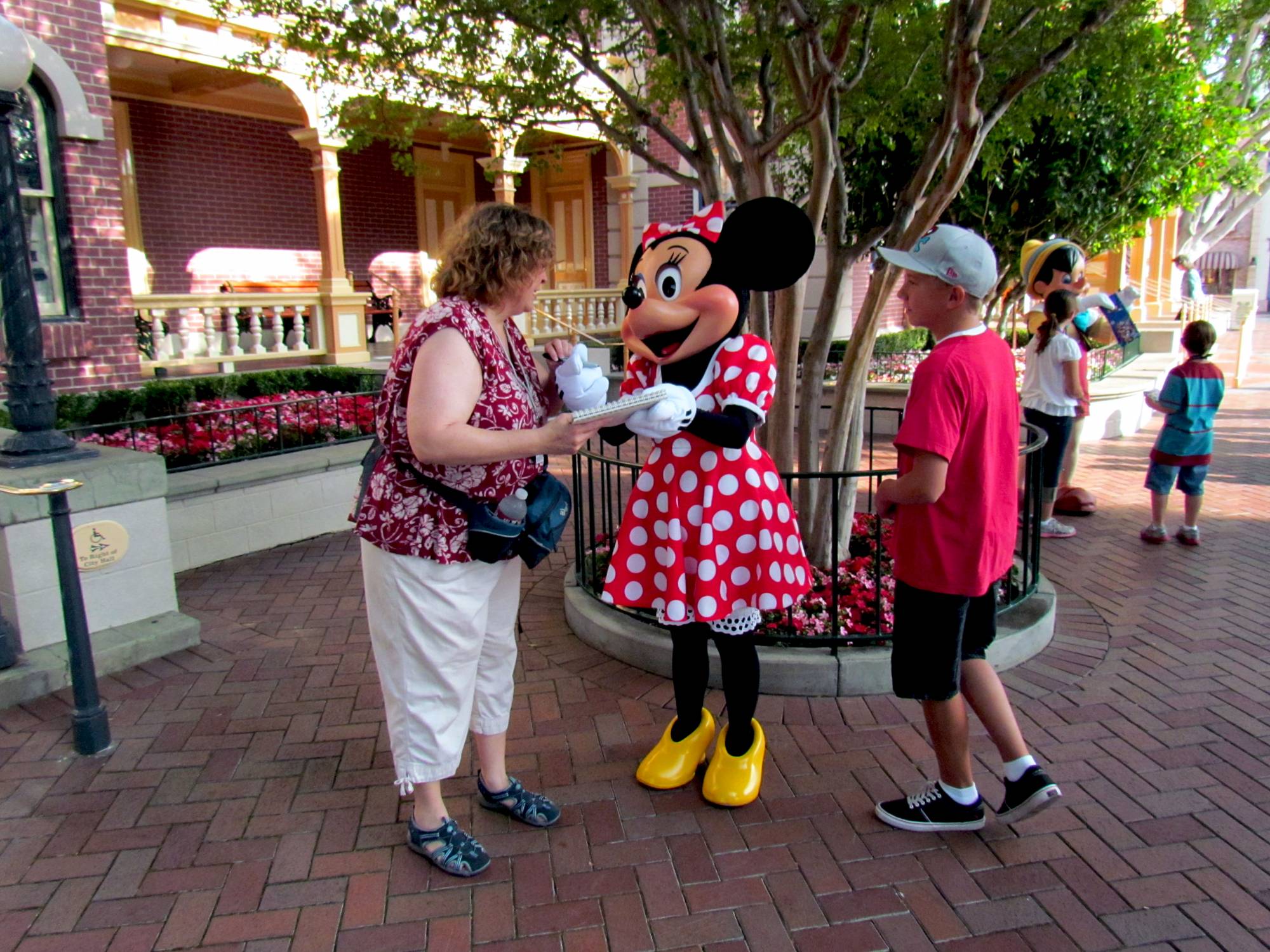 Autograph with Minnie Mouse