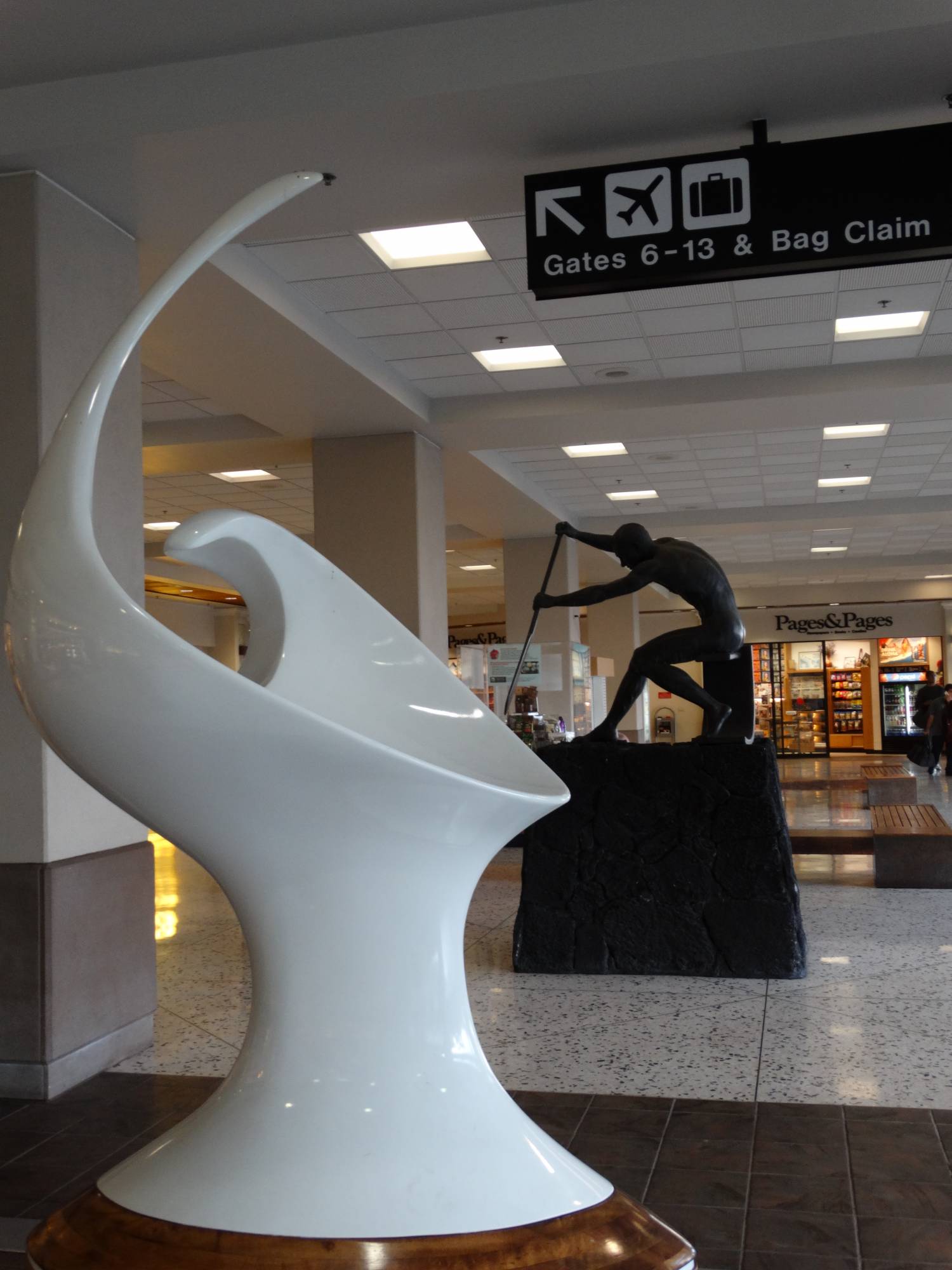 Honolulu Airport - sculptures