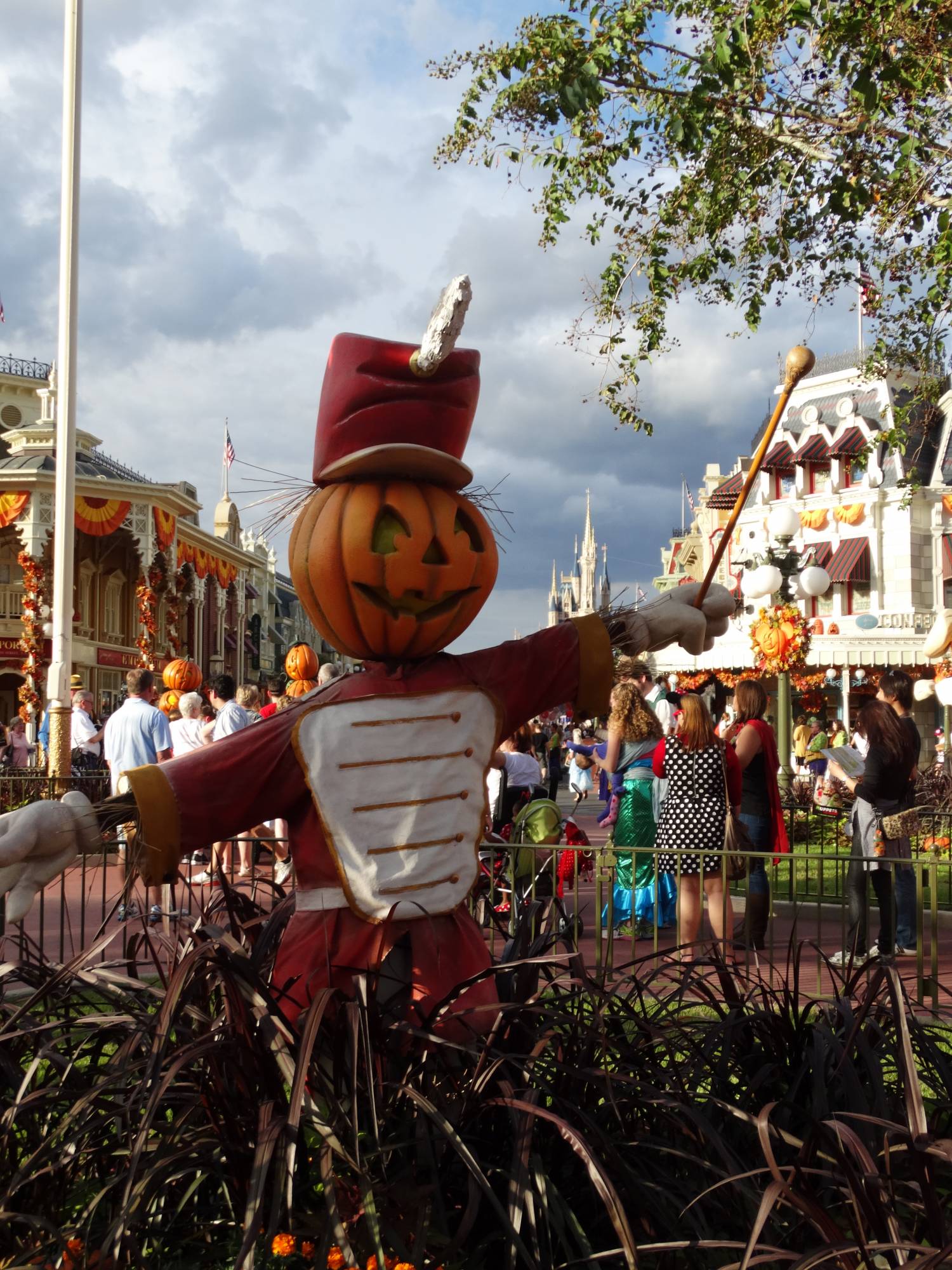 Magic Kingdom - pumpkin people