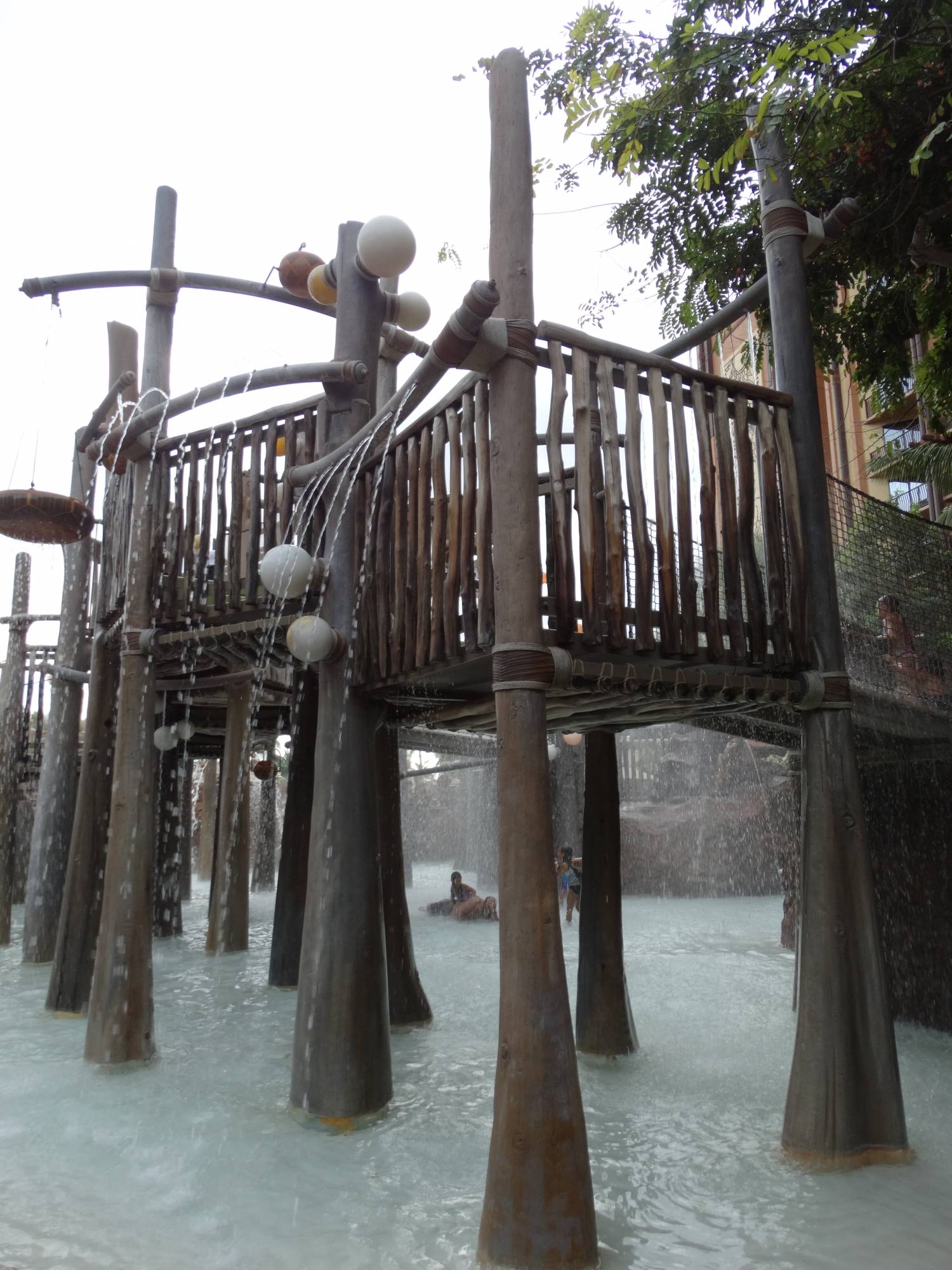 Aulani - Menehune Bridge water play area