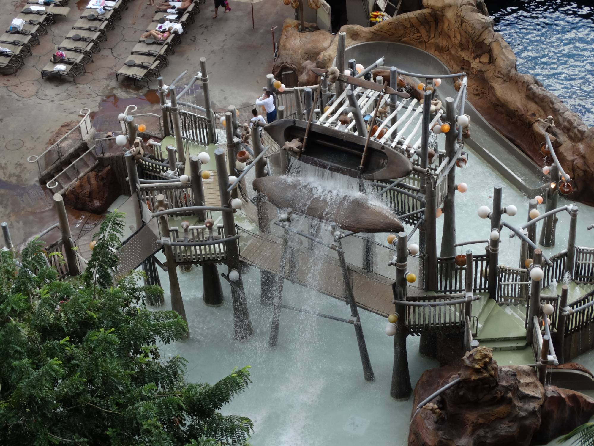 Aulani - Menehune Bridge water play area