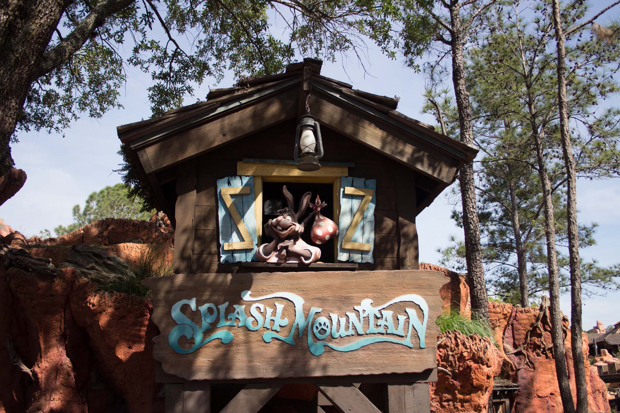 Magic Kingdom Frontierland - Splash Mountain Brer Rabbit in House