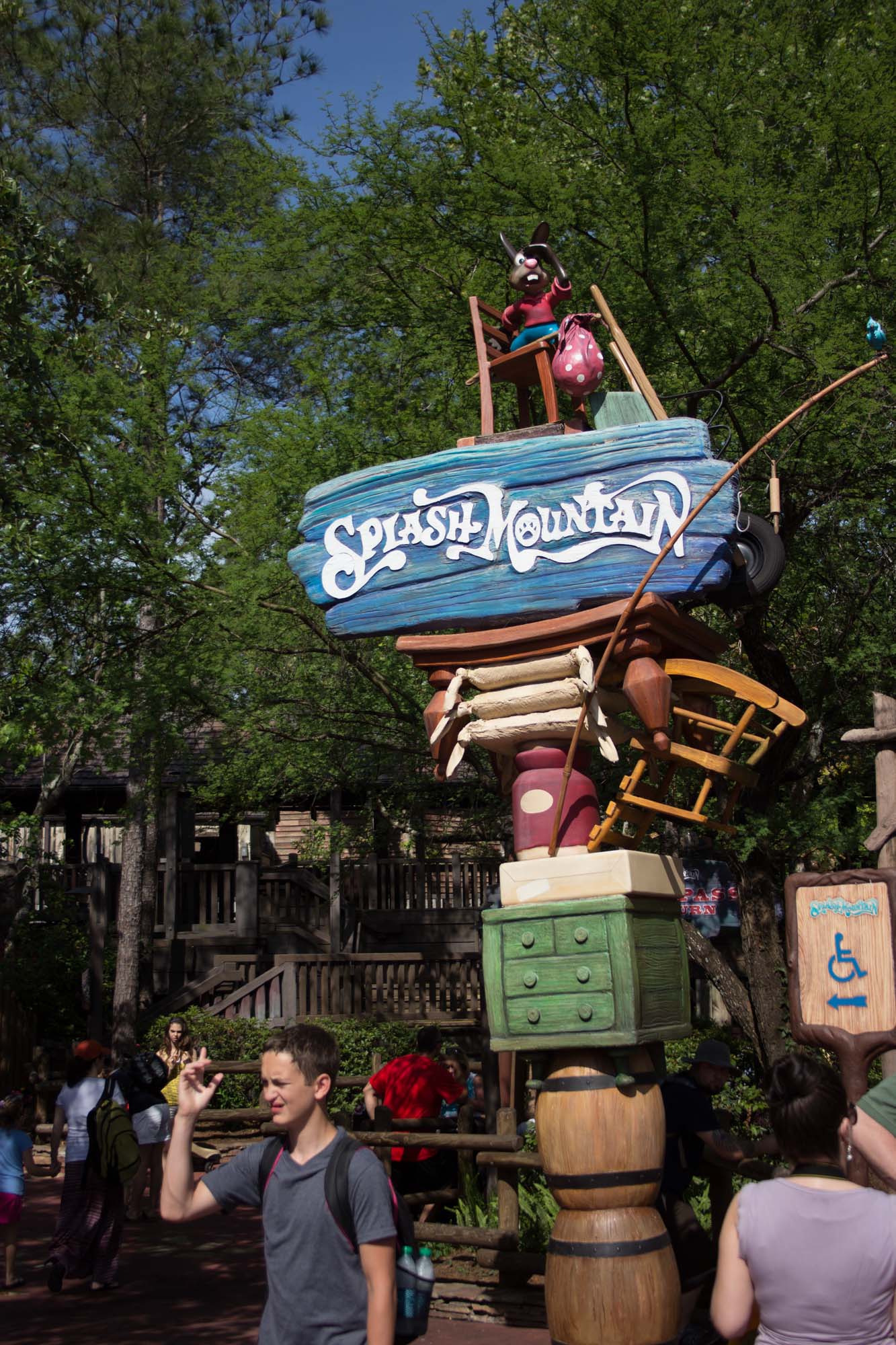 Magic Kingdom Frontierland - Splash Mountain Brer Rabbit looks from top of 