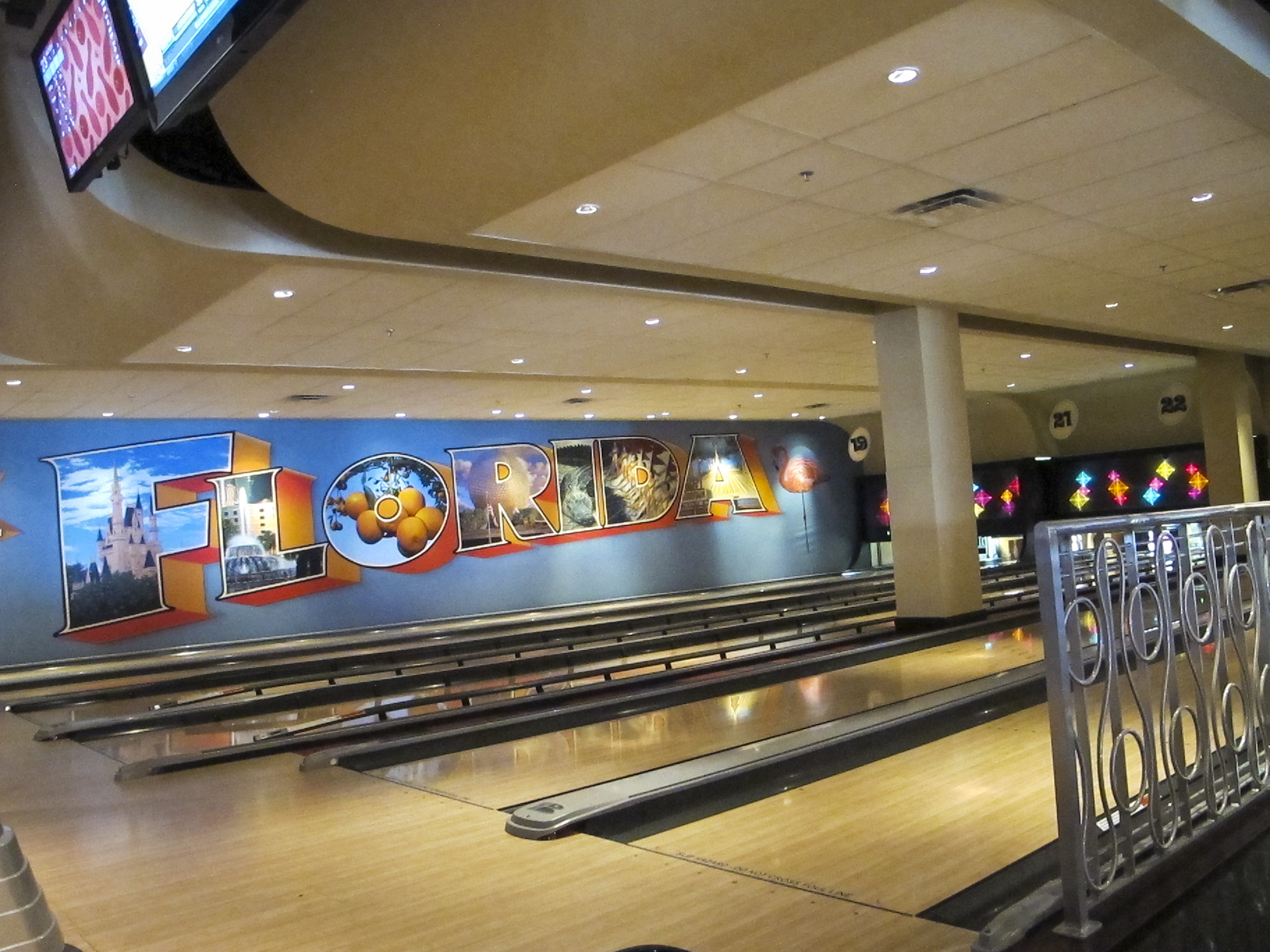 Splitsville bowling alley