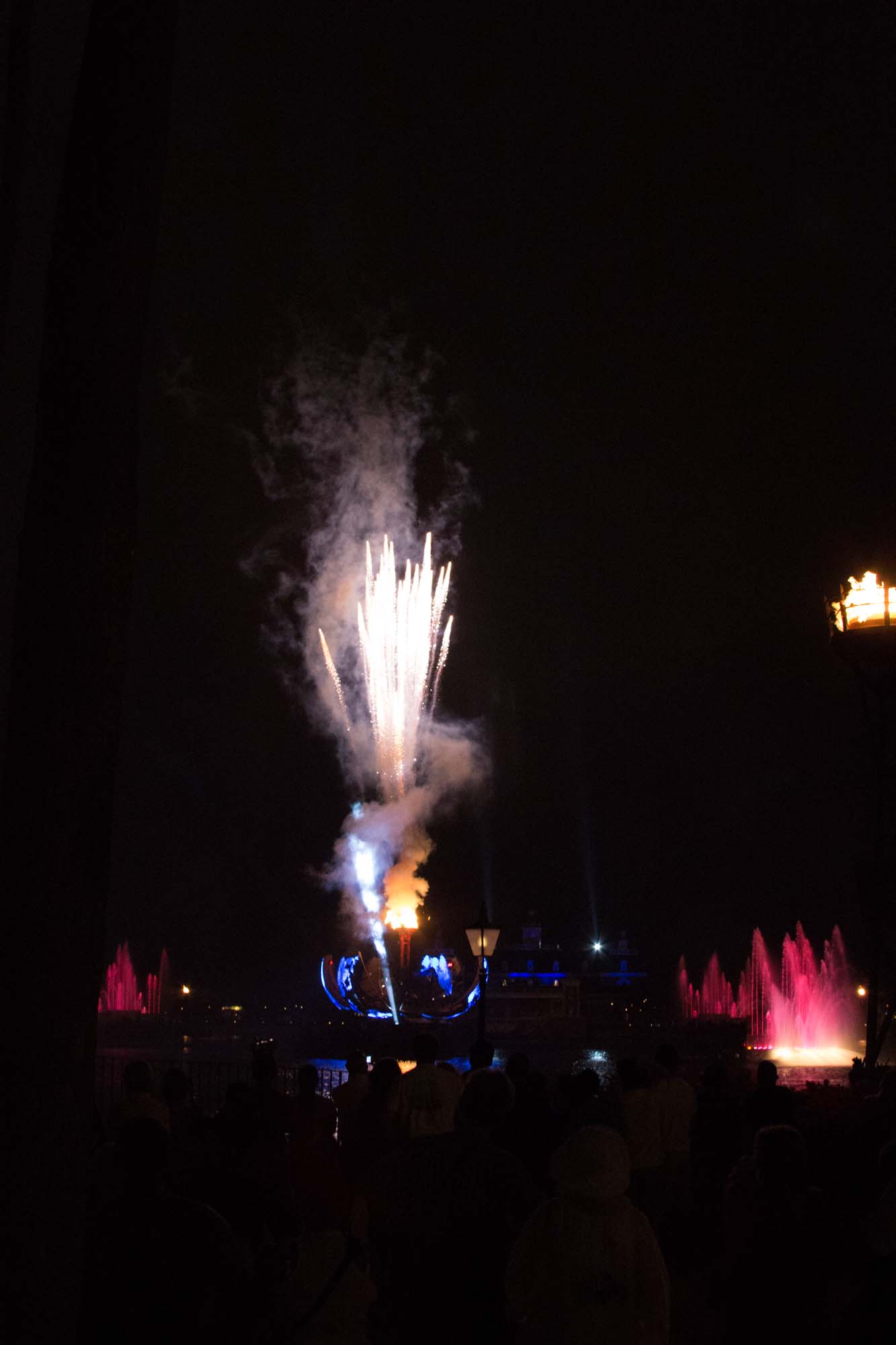 Illuminations - Fireworks from the Globe