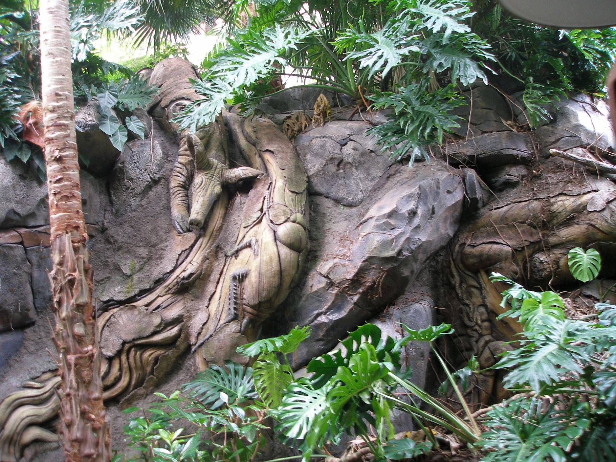 Animal Kingdom-Tree of Life Carvings