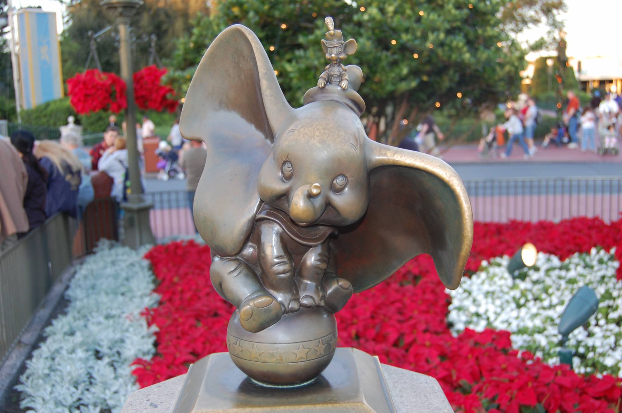 Magic Kingdom: Dumbo Bronze Statue
