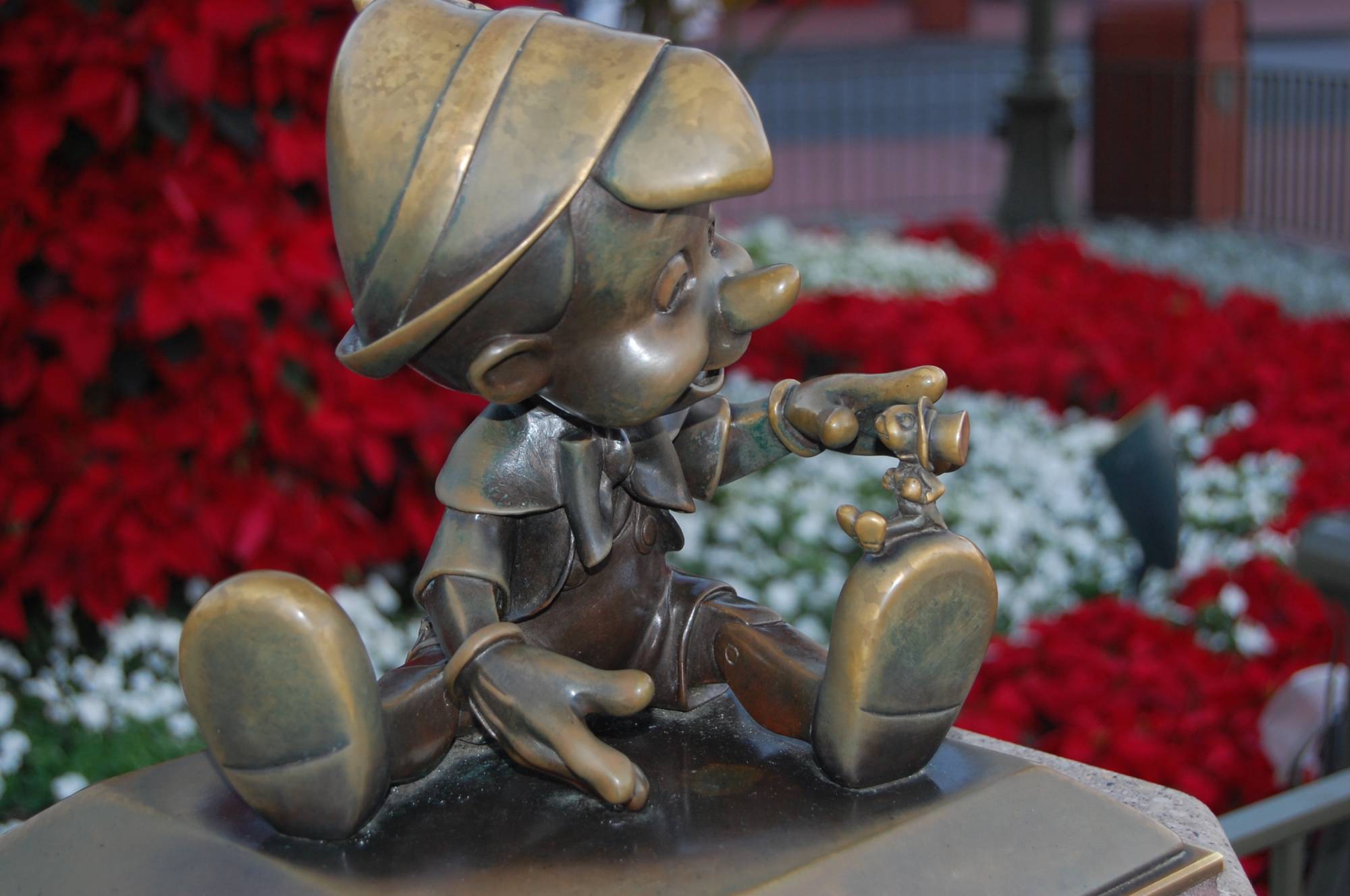 Magic Kingdom: Pinocchio and Jiminy Cricket Bronze Statue