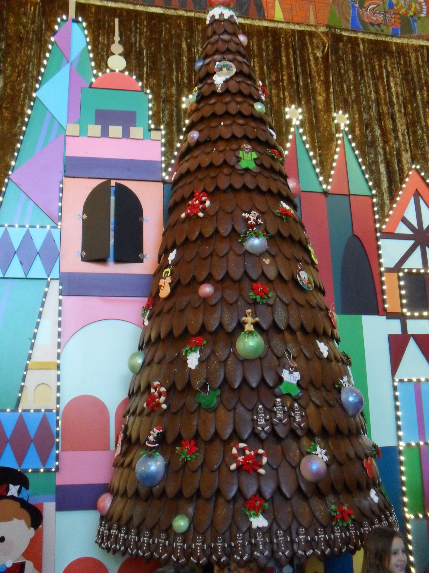 Contemporary Resort - Gingerbread Tree