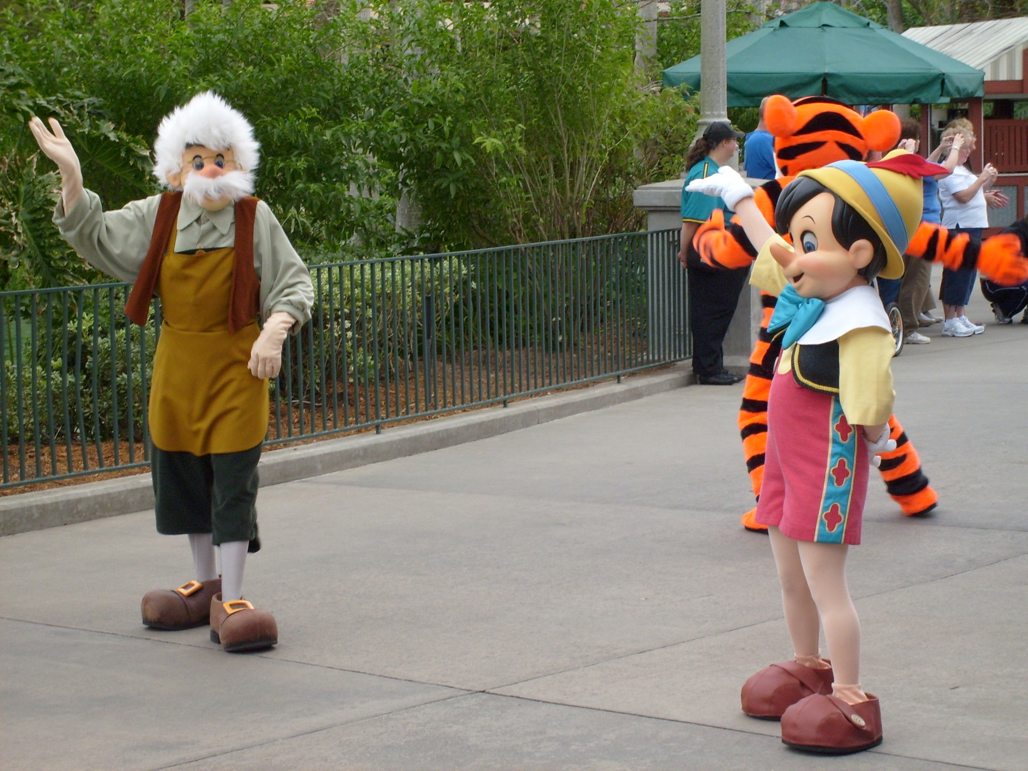 Hollywood Studios--Stars and Motor Cars Parade--Gephetto and Pinocchio