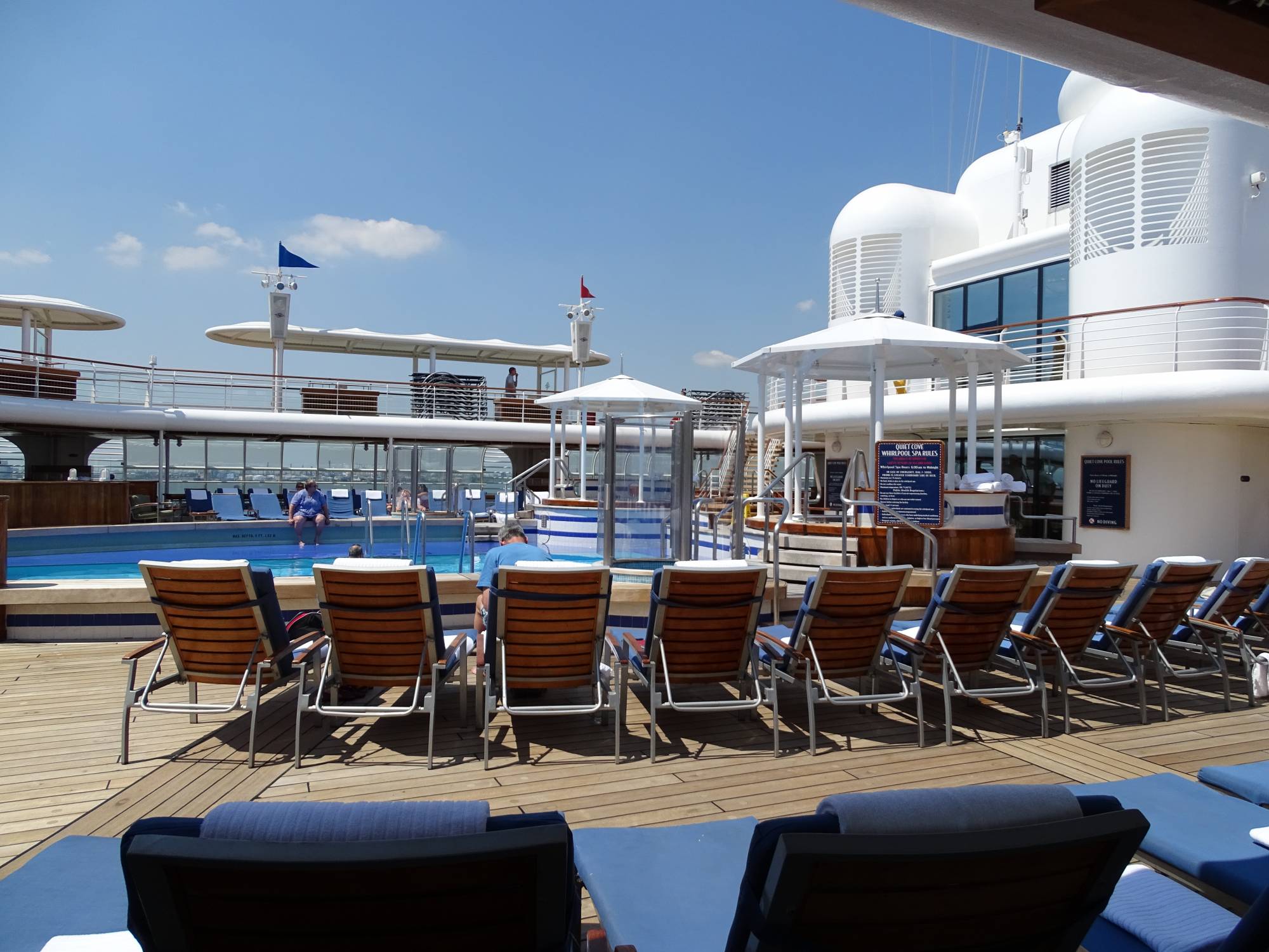 Disney Magic - Quiet Cove Pool