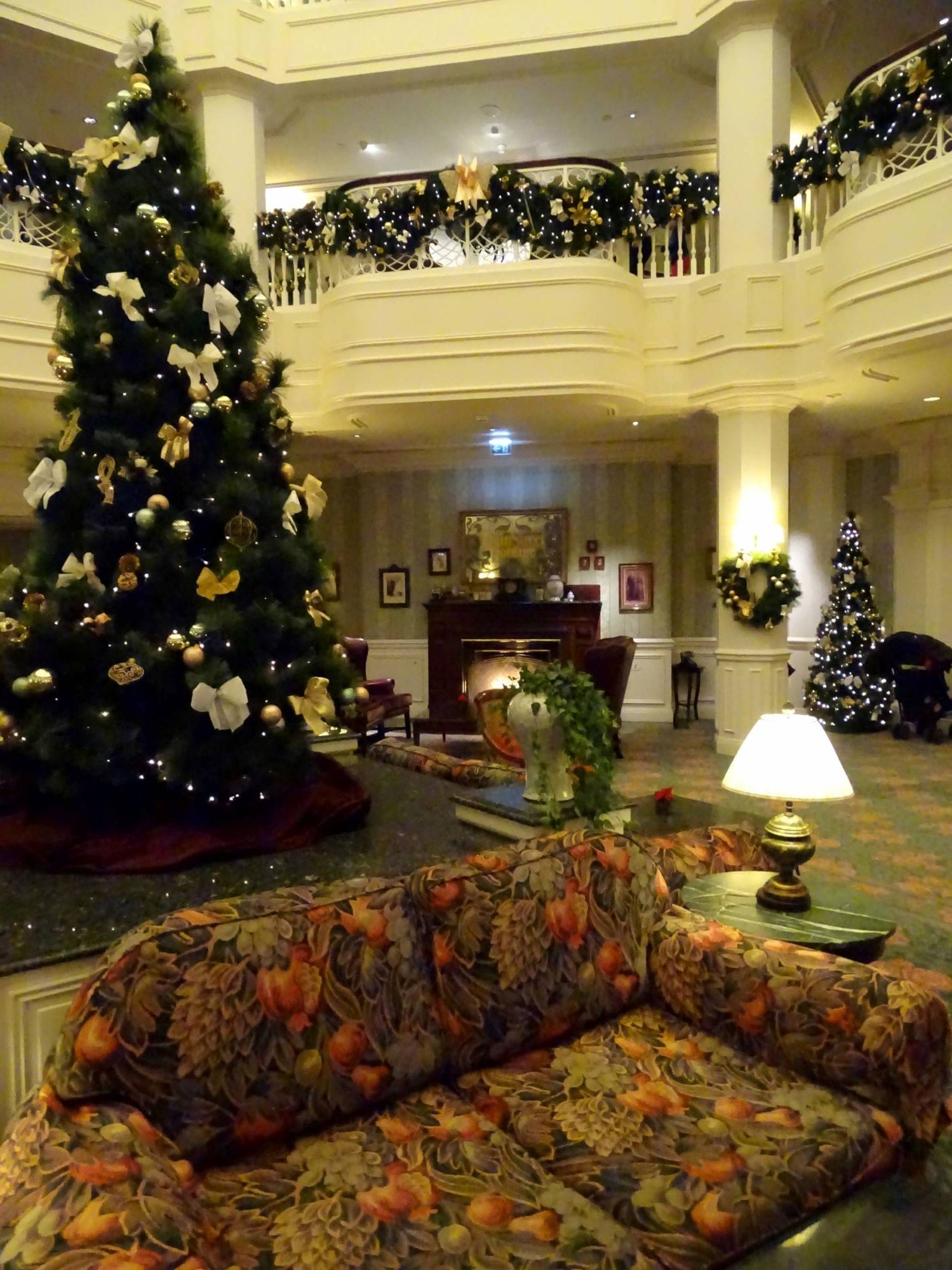 Disneyland Hotel - Main Street Lounge