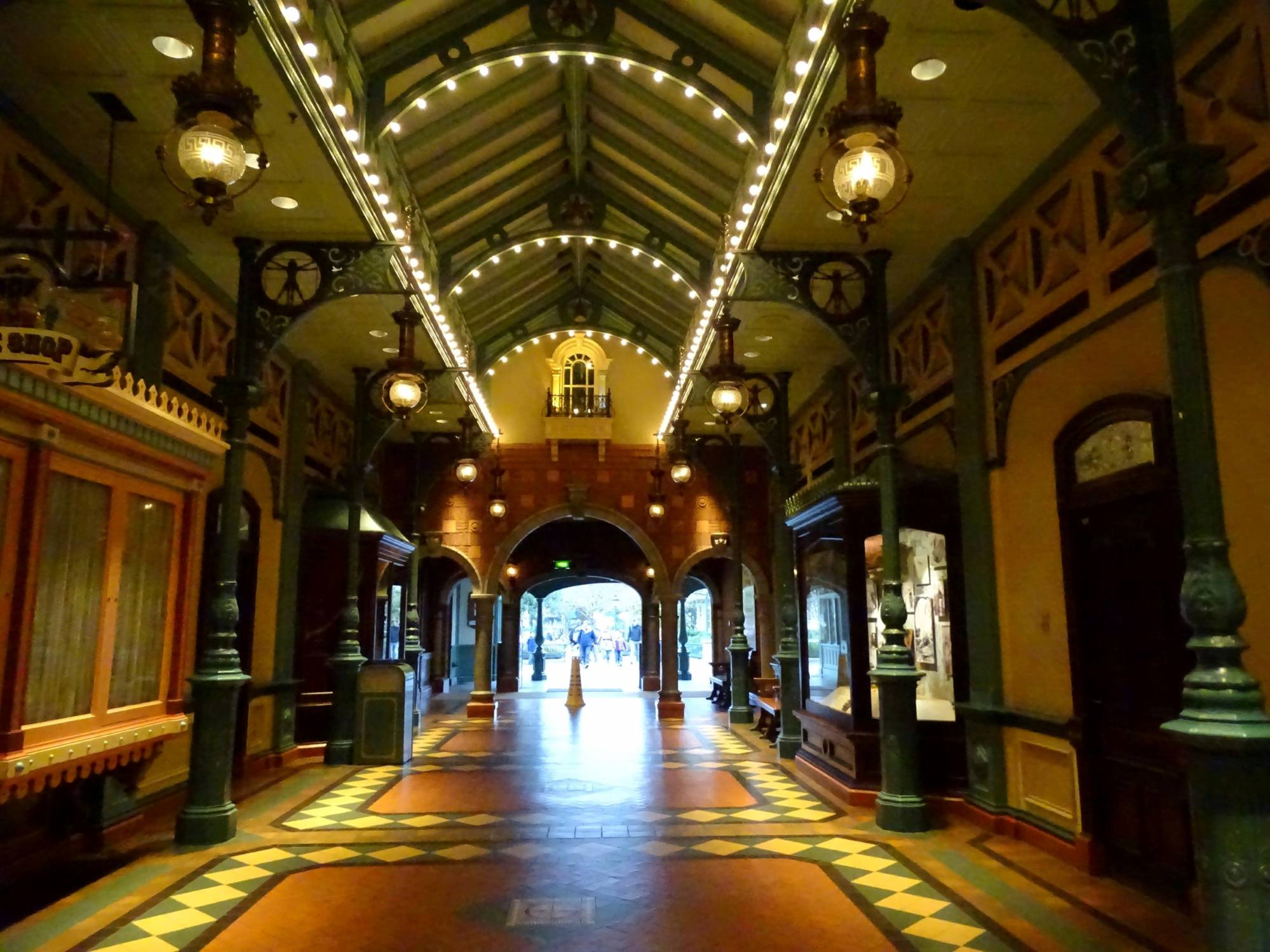 Disneyland Paris - Discovery Arcade