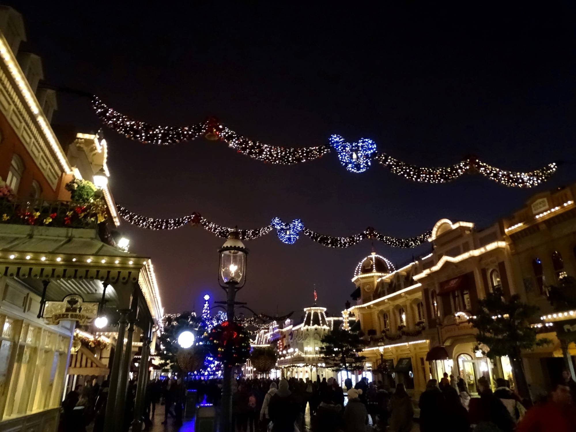 Disneyland Paris - Christmas decorations along Main Street USA
