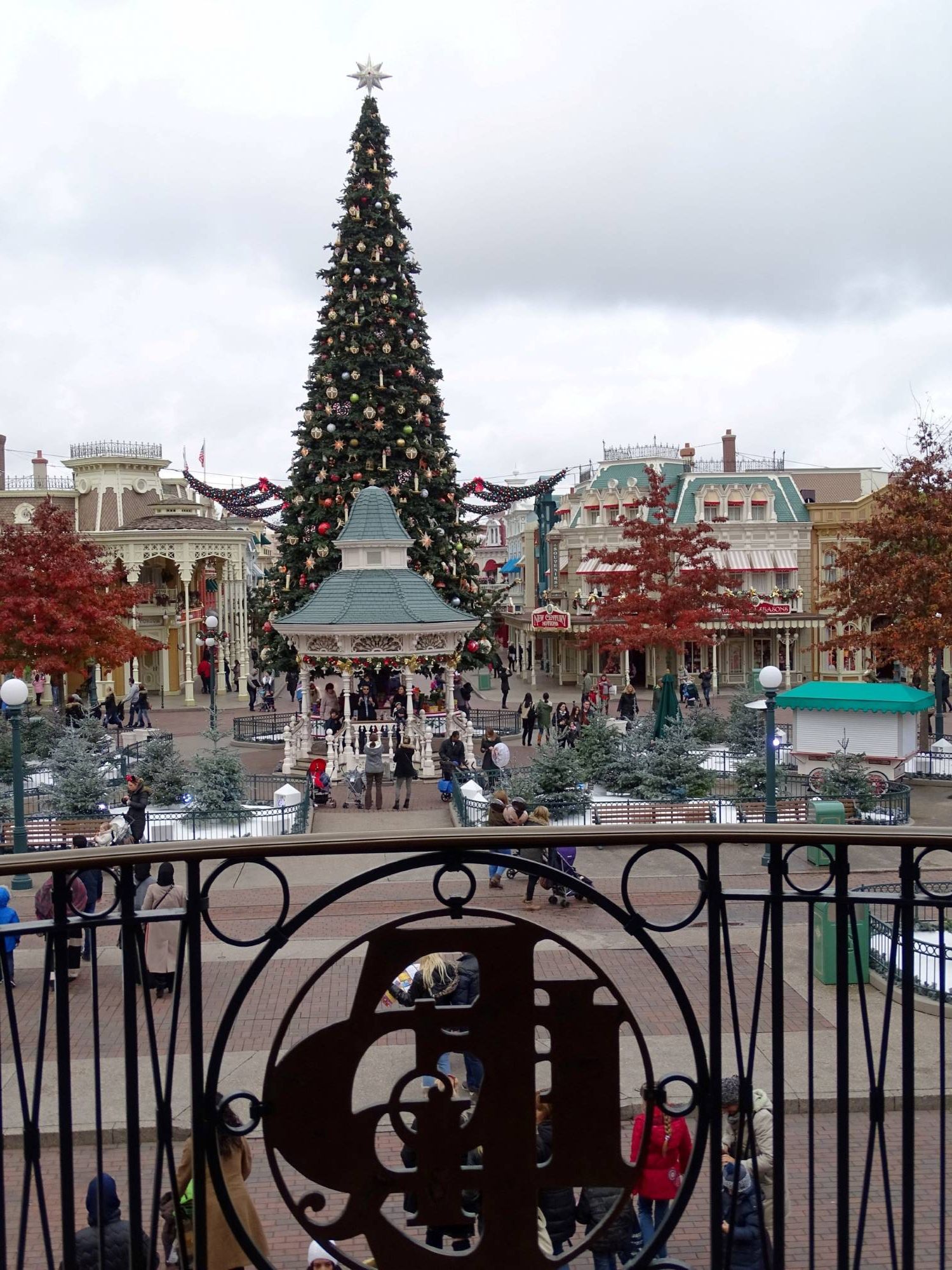 Disneyland Park - Christmas tree