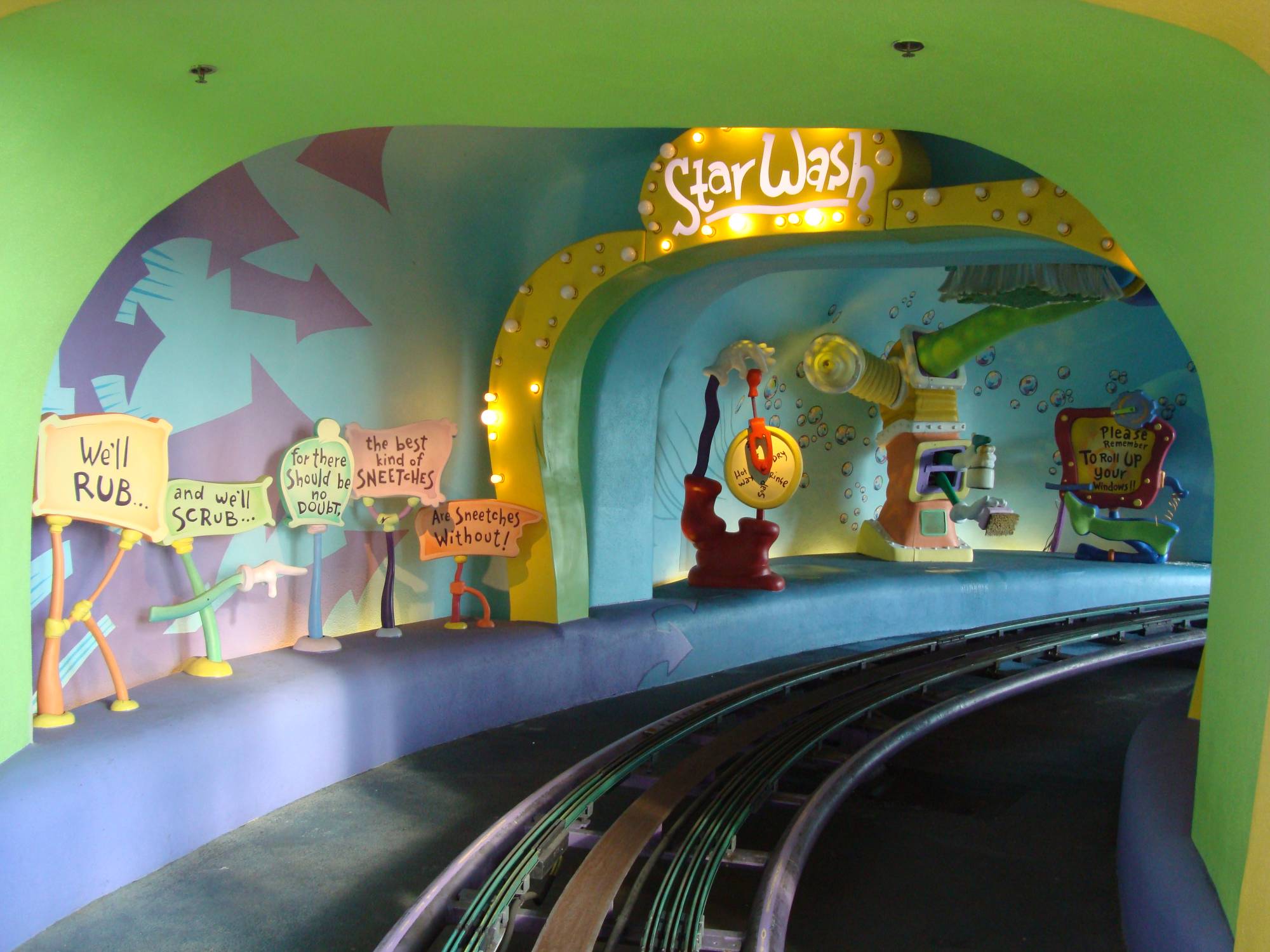 Islands of Adventure - Seuss Trolley Train Ride