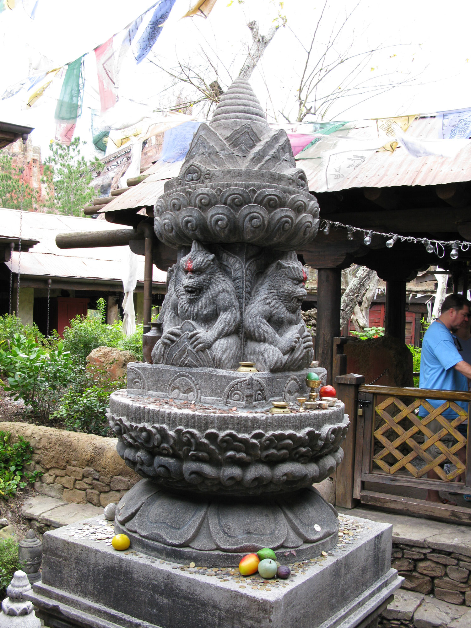 Expedition Everest statue