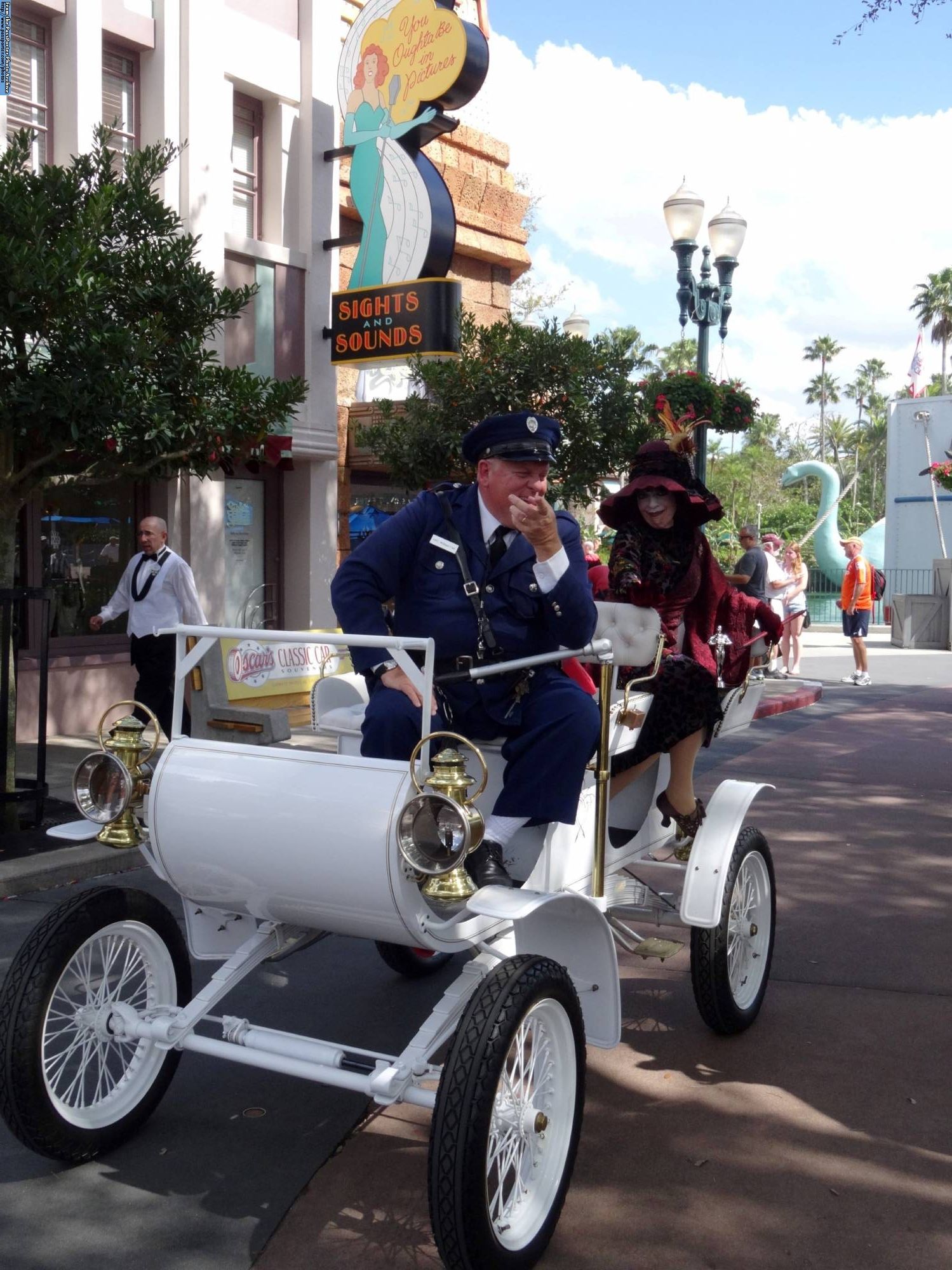 Hollywood Studios - Streetmosphere characters