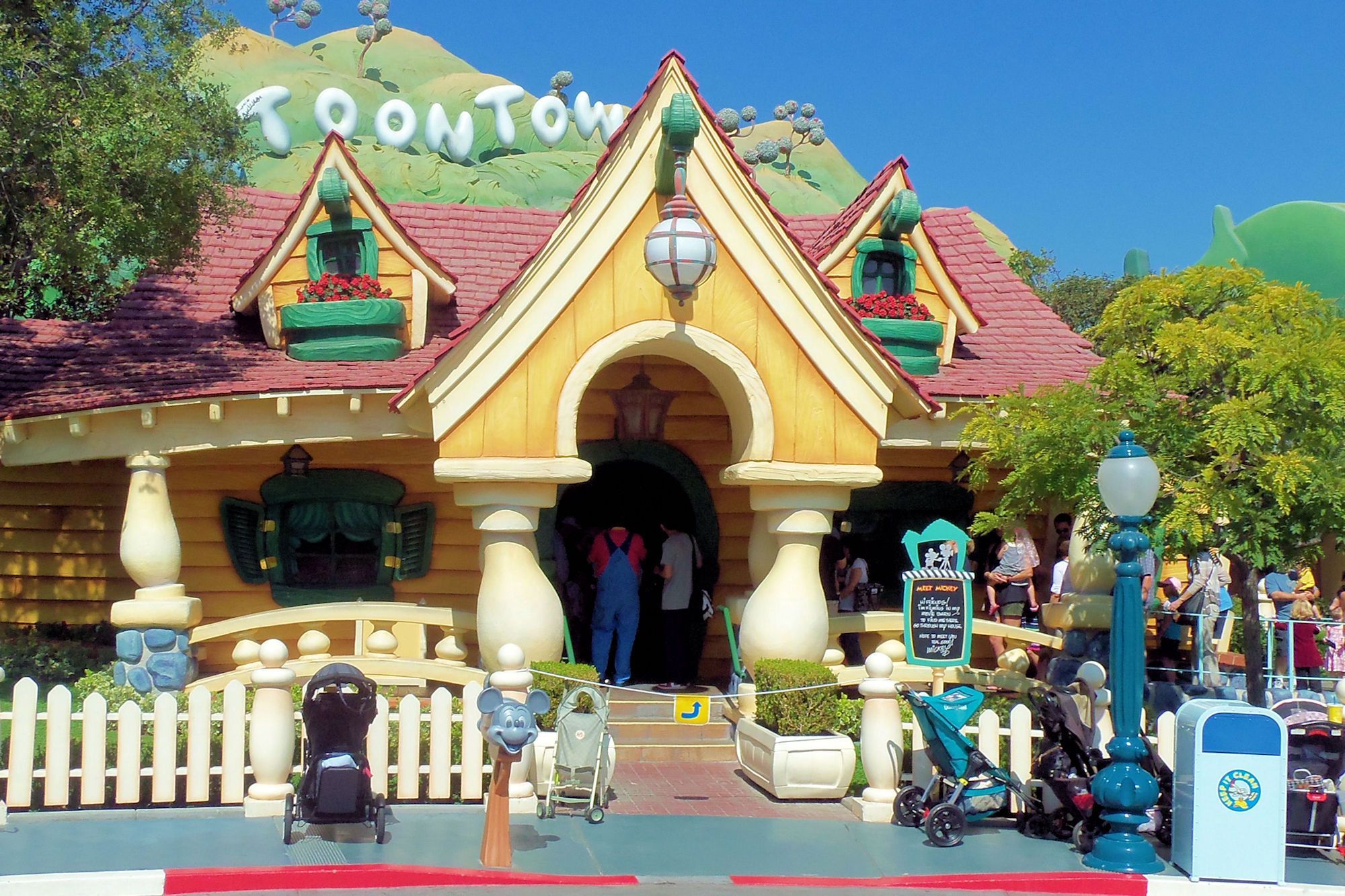 Disneyland--Toontown--Mickey Mouse House