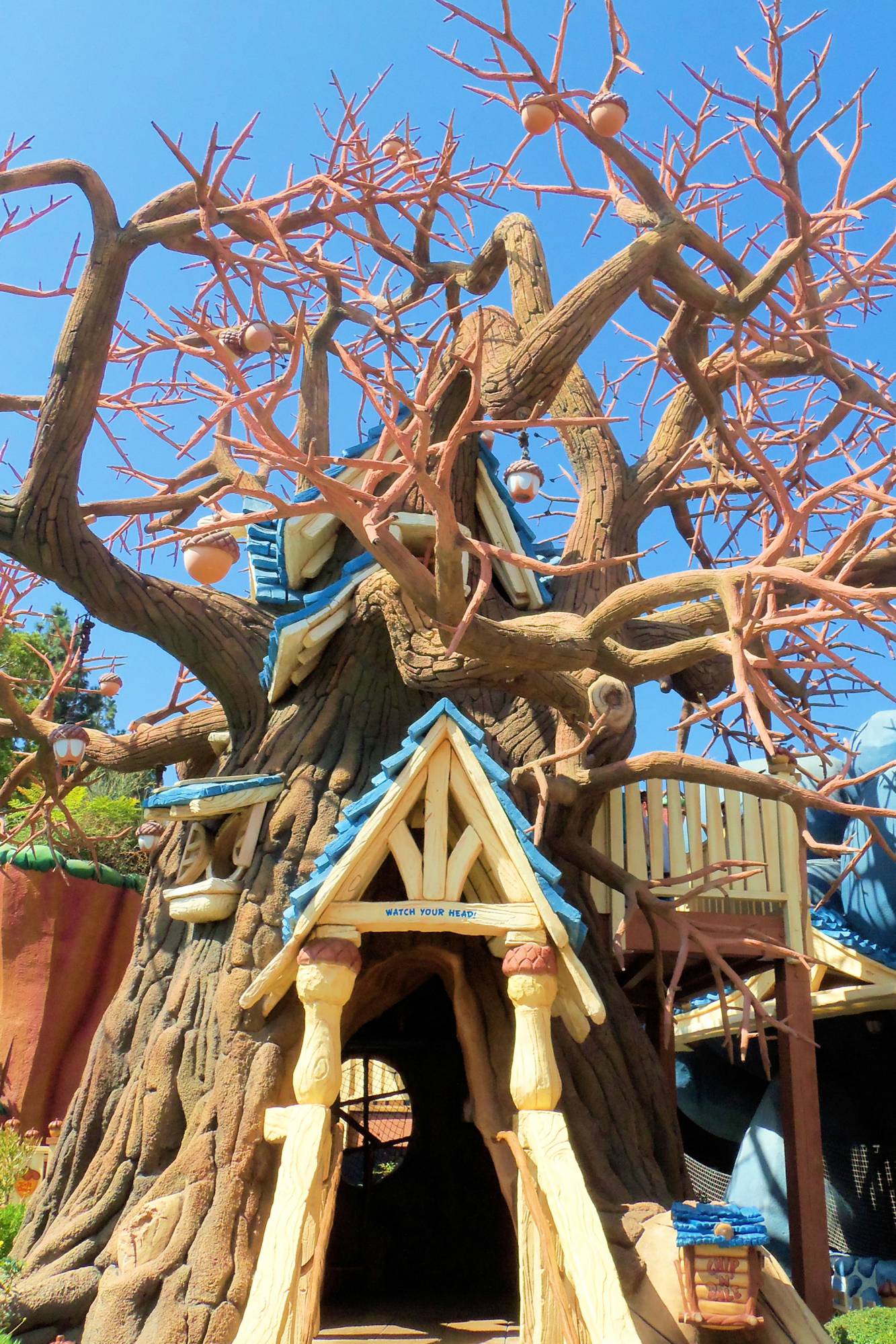 Disneyland--Toontown--Chip Dale treehouse