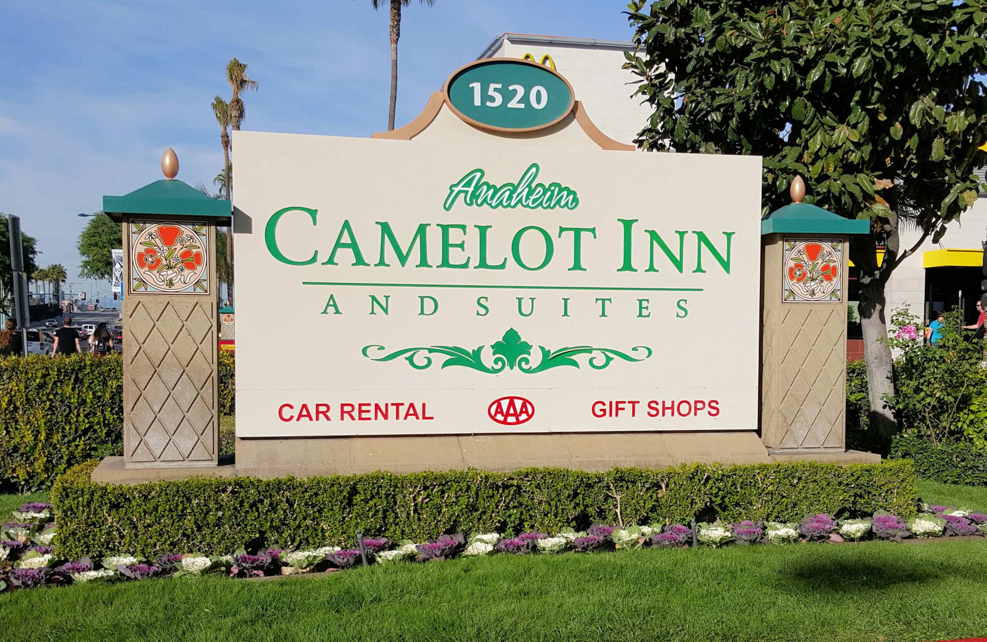 Anaheim hotels--Camelot Inn