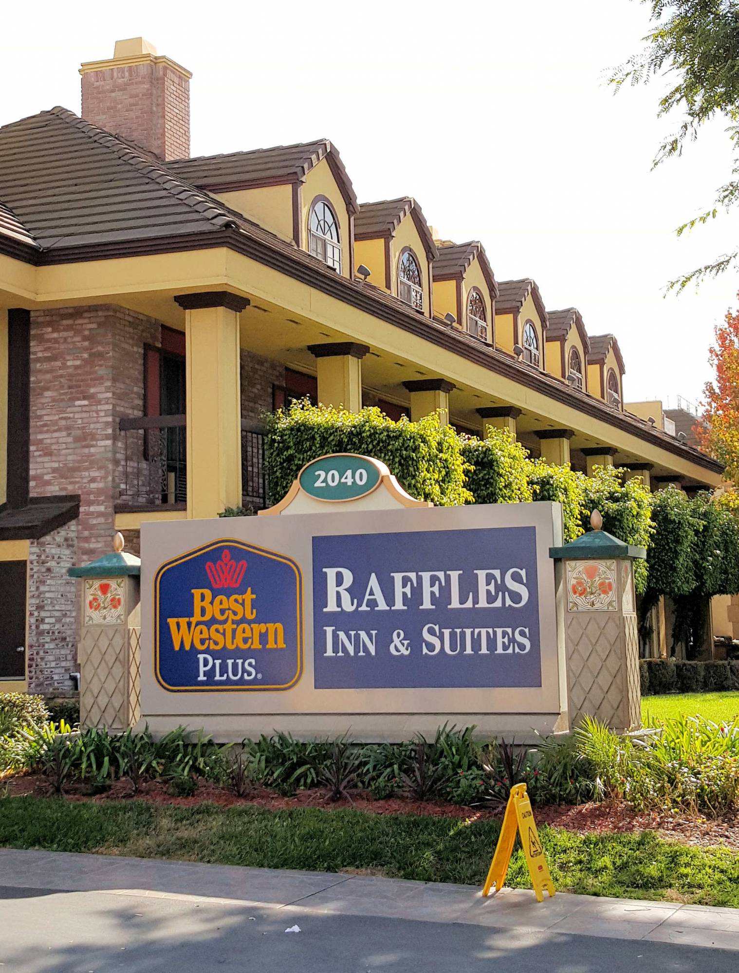 Anaheim hotels--Best Western Plus Raffles Inn