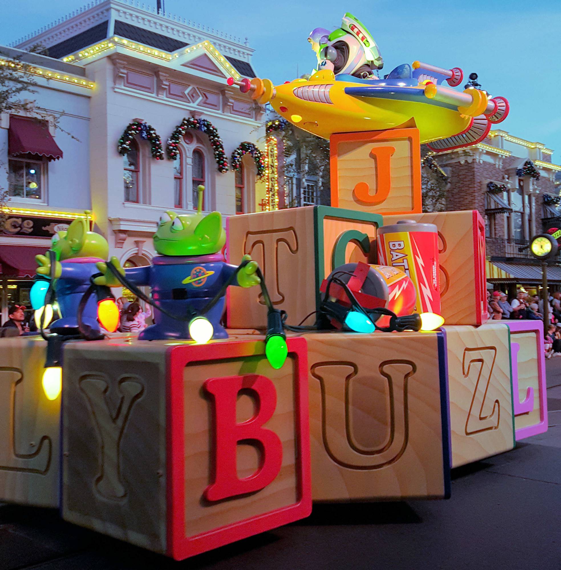 Disneyland Main Street USA Christmas Parade 2015 Buzz Lightyear and Aliens