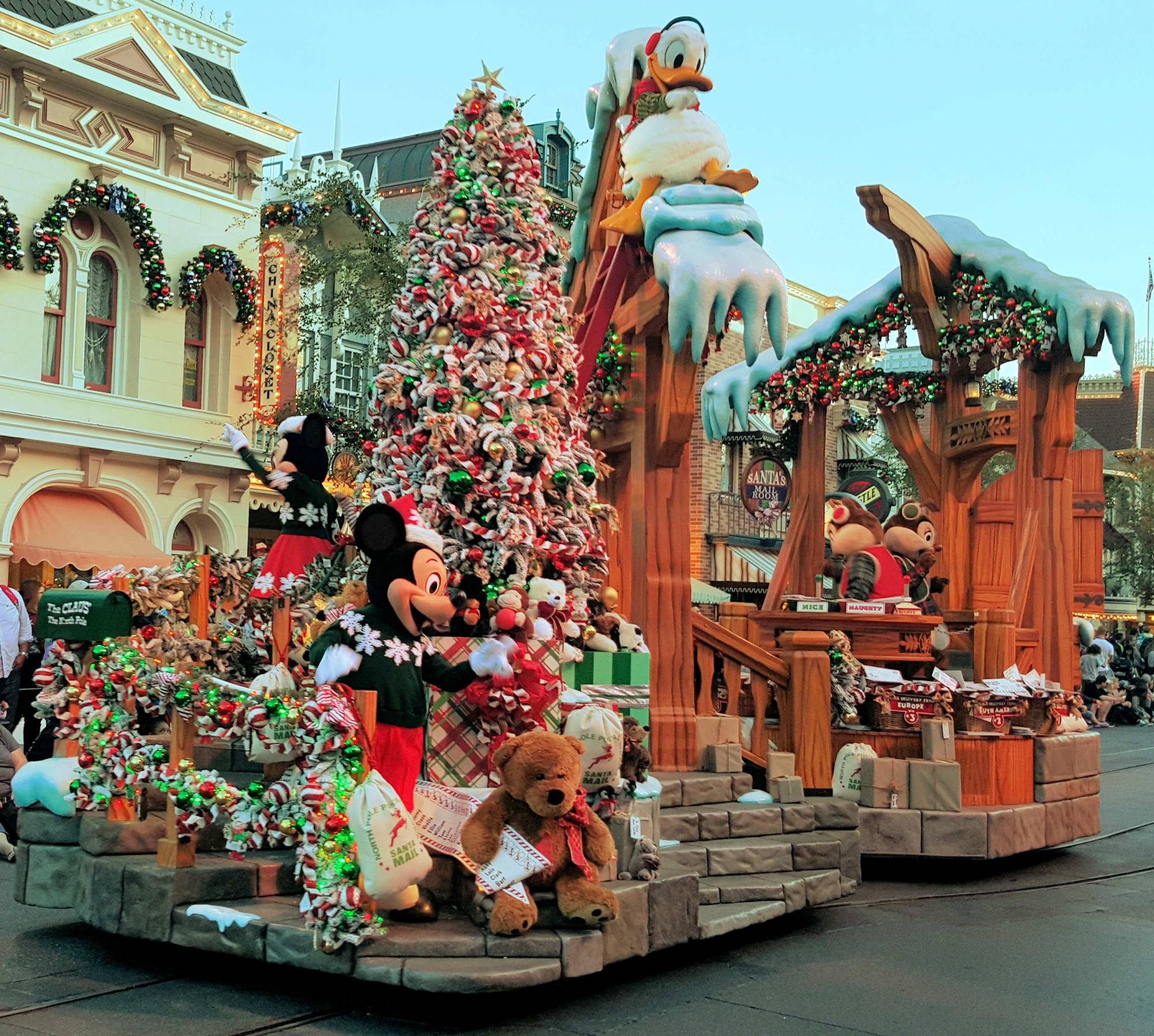 Disneyland Main Street USA Christmas Parade 2015 Mickey, Minnie and Donald