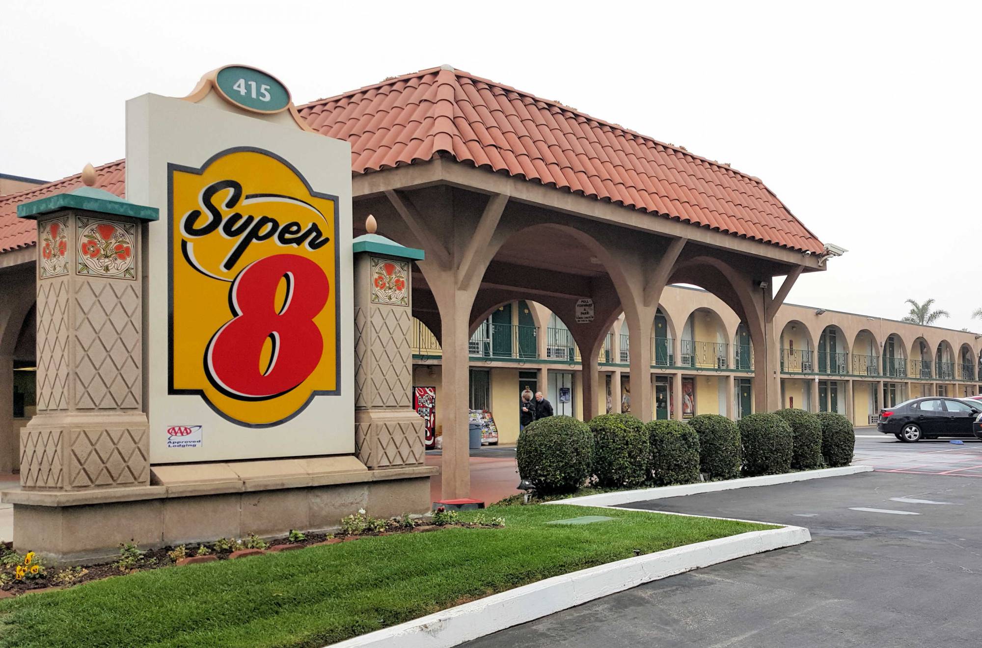 Disneyland hotels Super 8 Motel