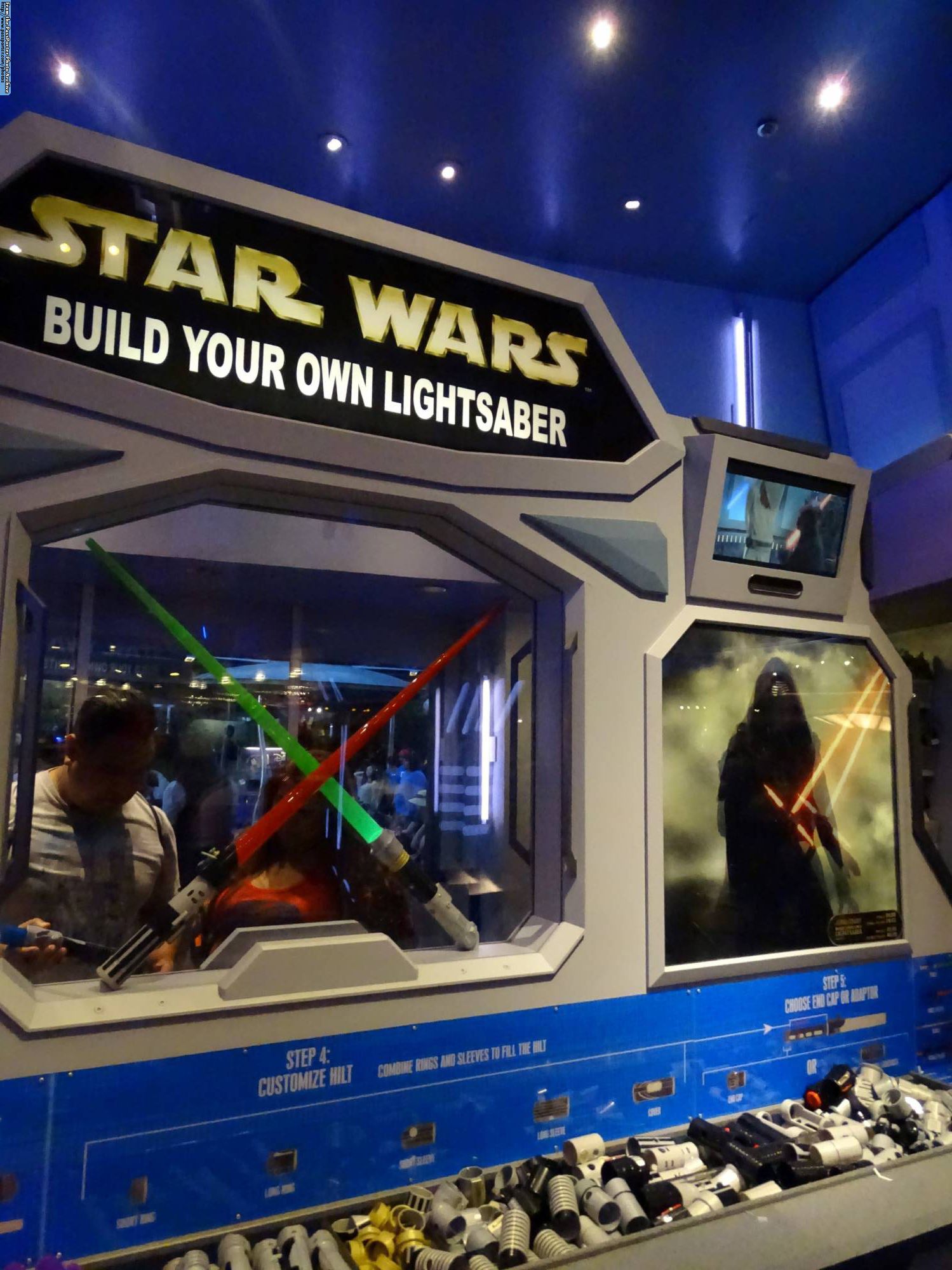 Disneyland Park - Build your own light saber