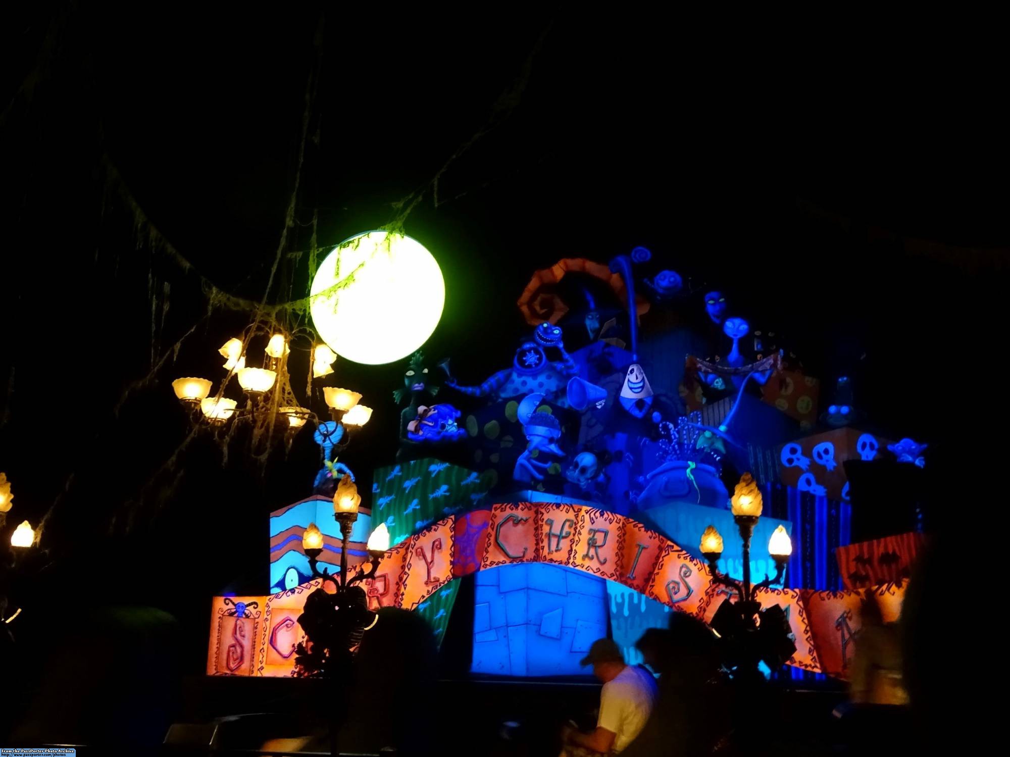 Disneyland Park - Haunted Mansion Holidays