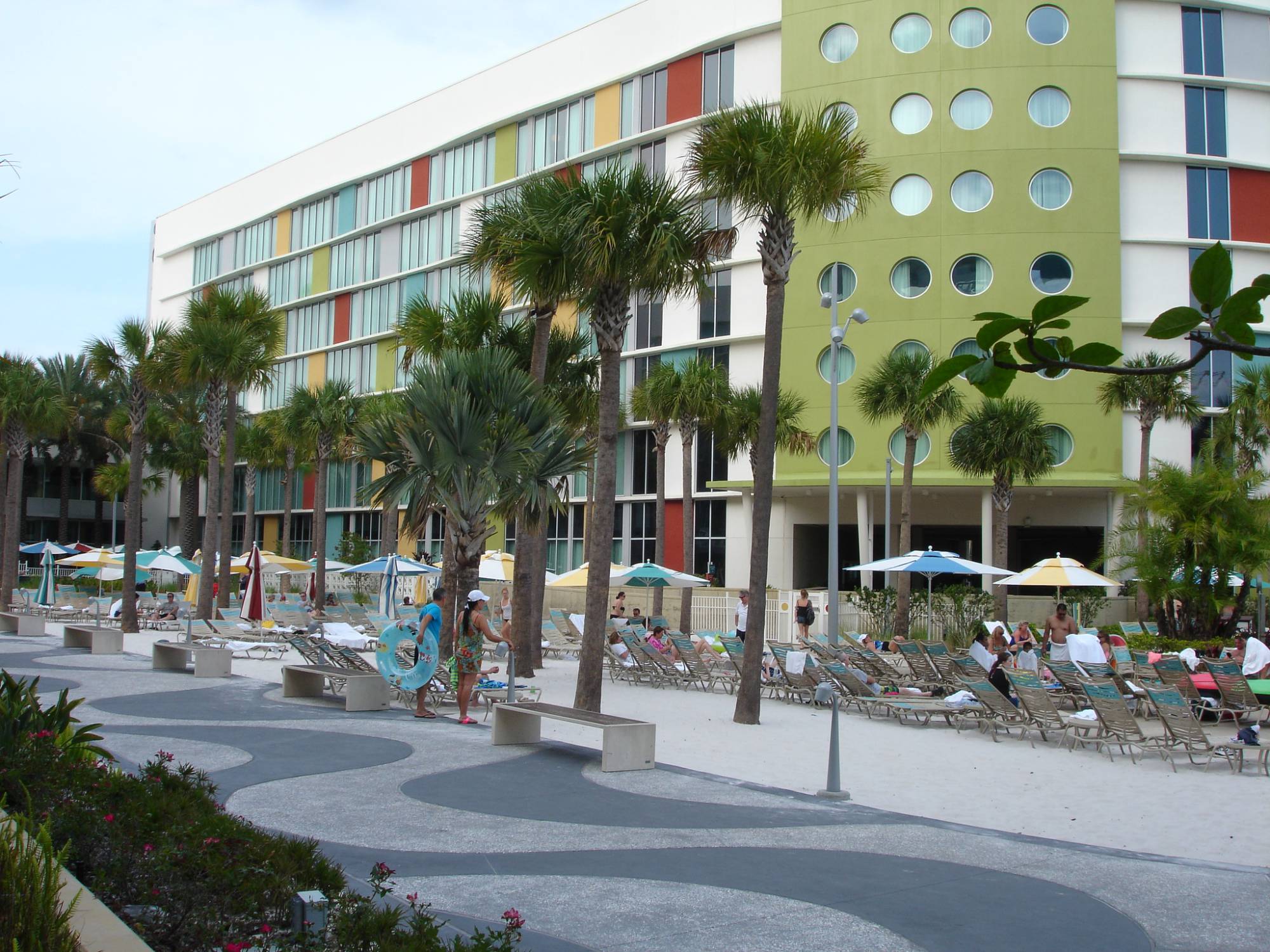 Cabana Bay - Lazy River Courtyard Beach