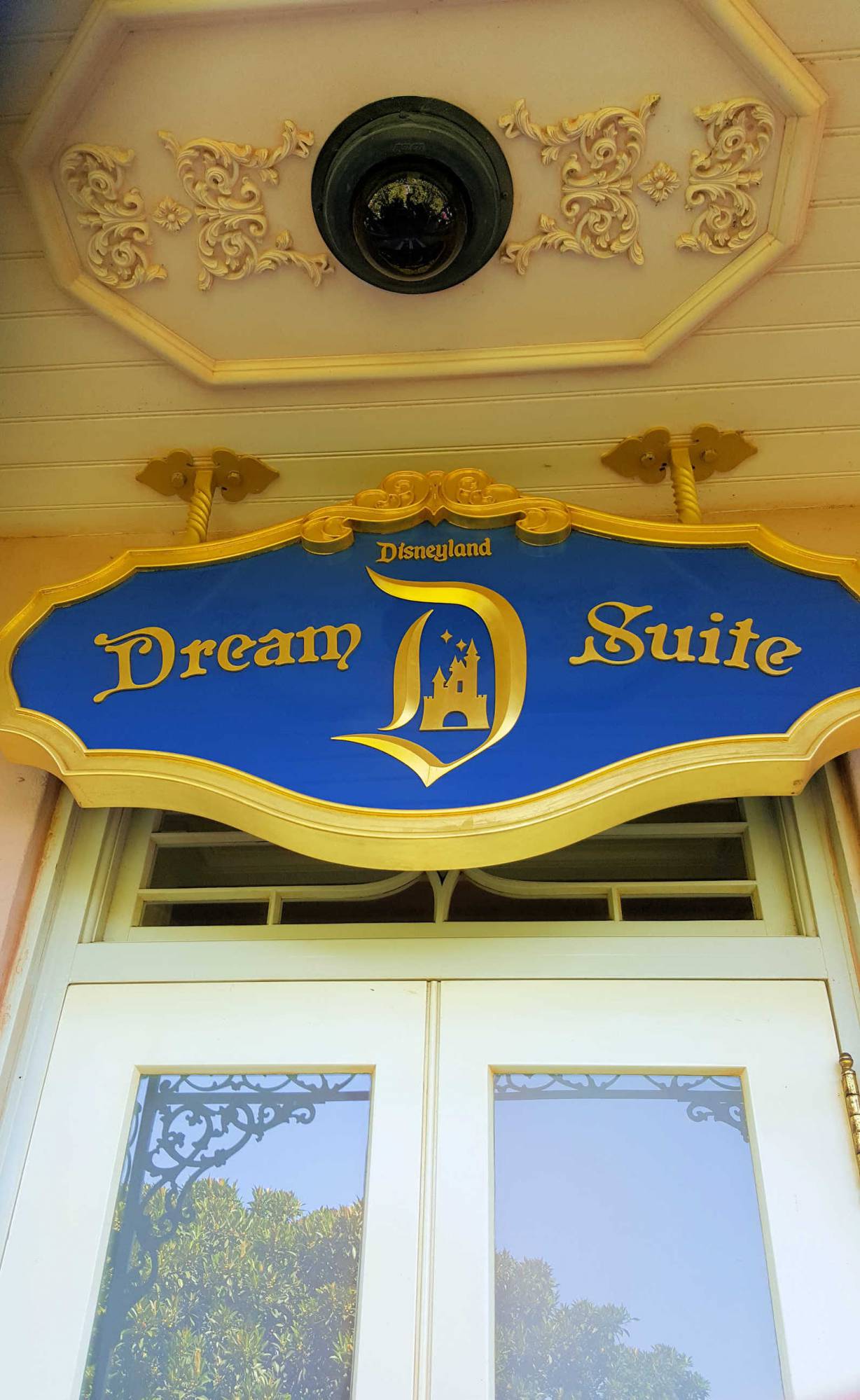 Disneyland New Orleans Square Dream Suite door and sign