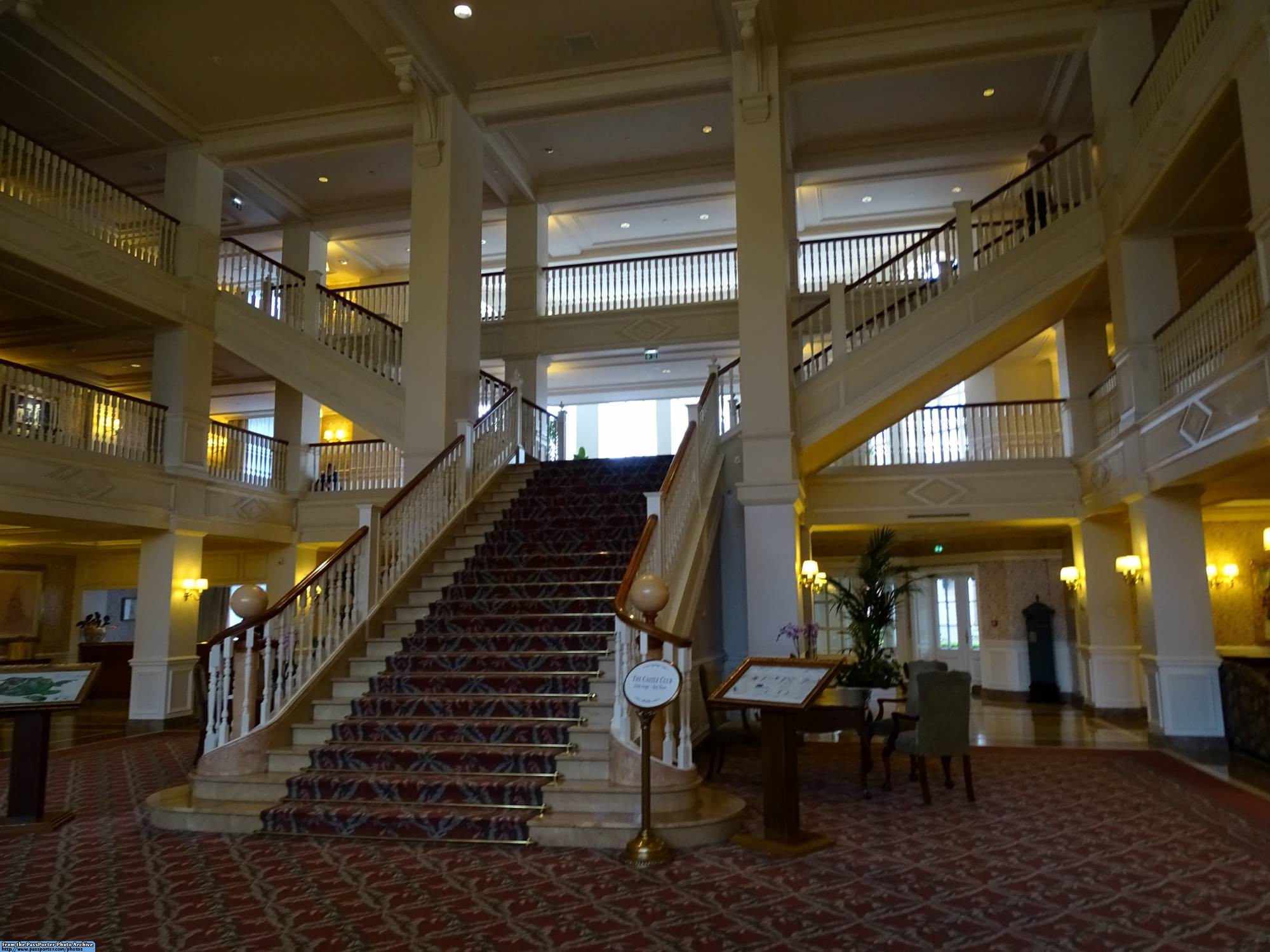 Disneyland Paris - Disneyland Hotel