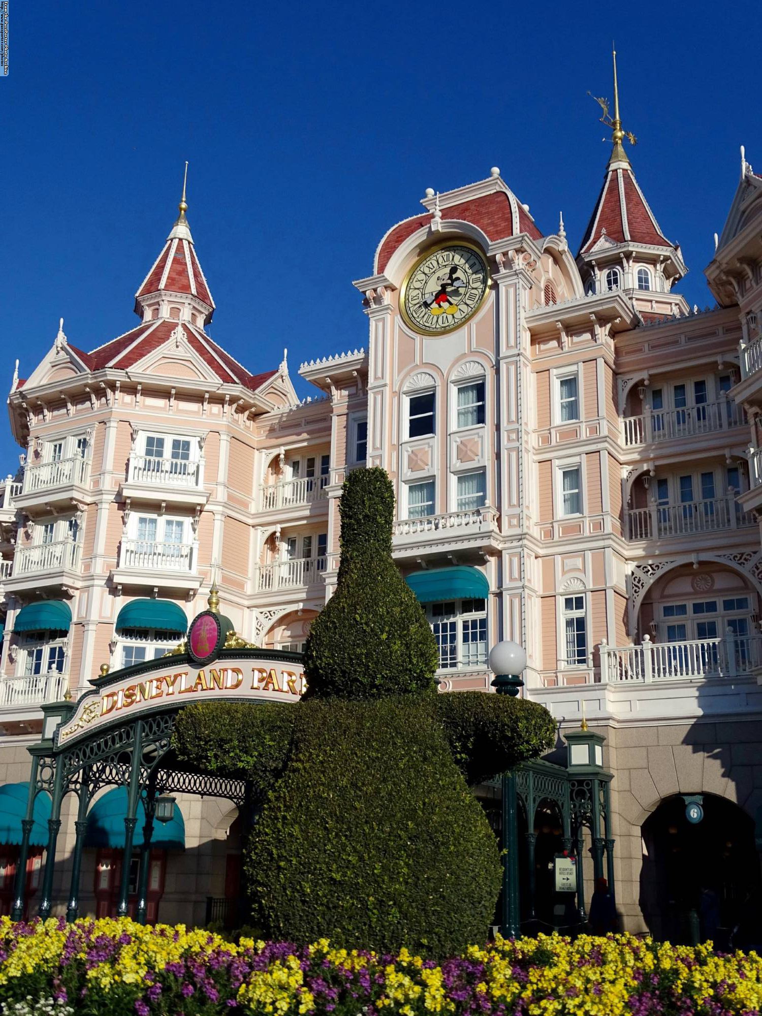 Disneyland Paris - Disneyland Park entrance