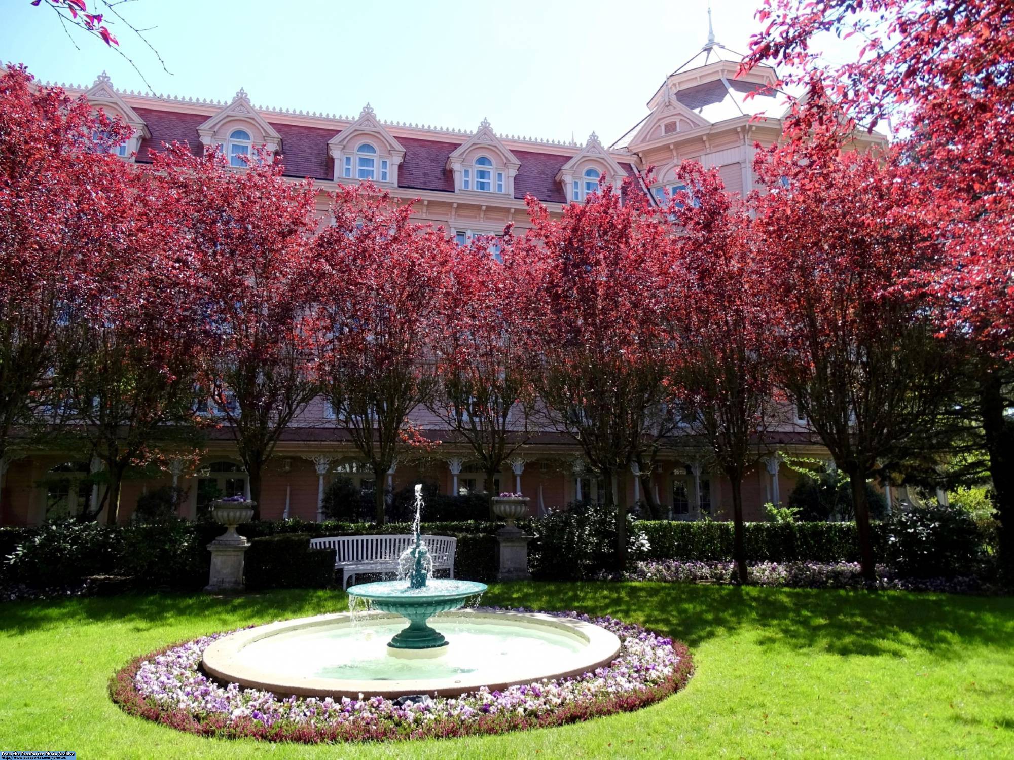 Disneyland Paris - Disneyland Hotel